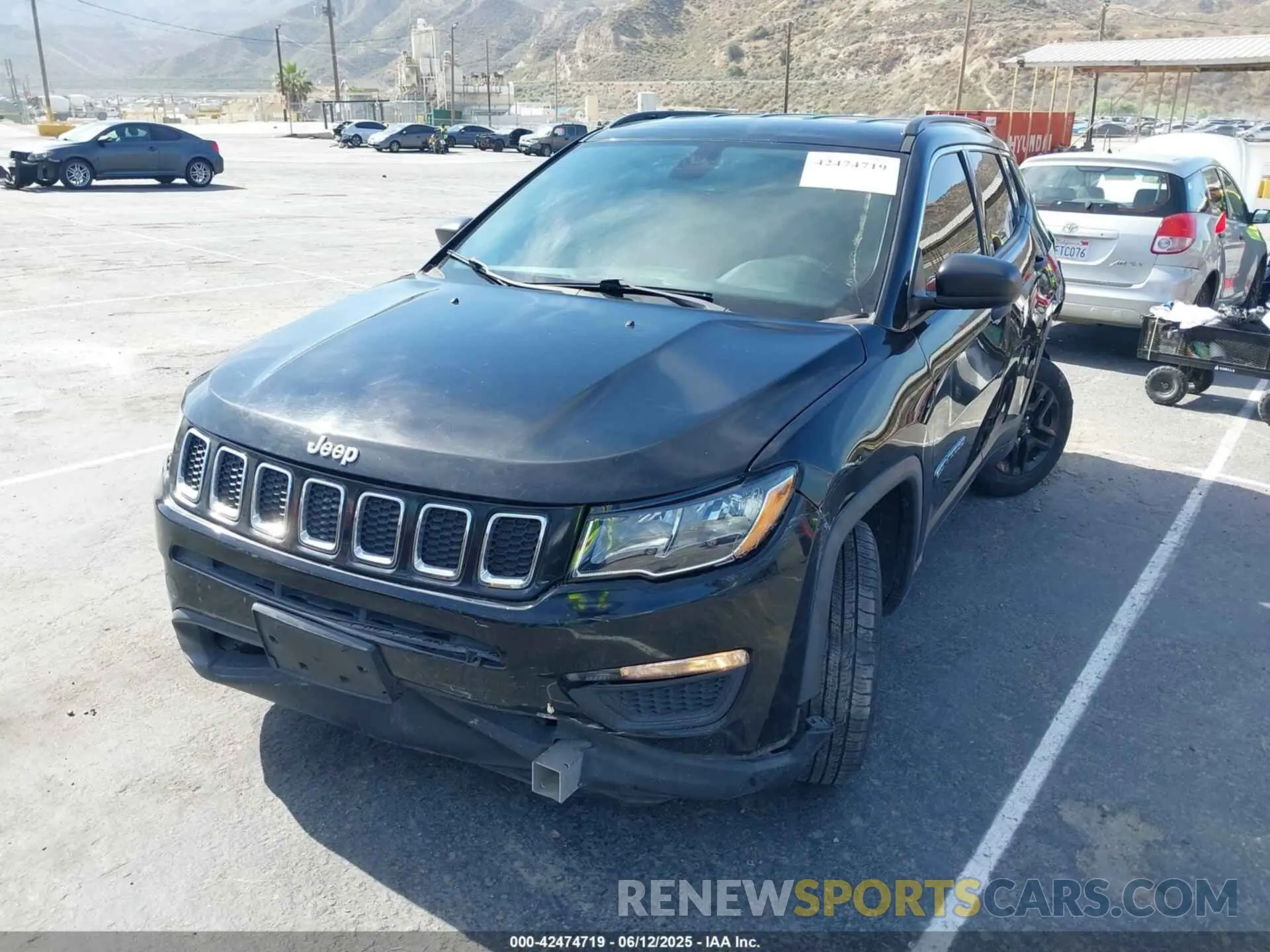 2 Photograph of a damaged car 3C4NJCAB8KT652360 JEEP COMPASS 2019