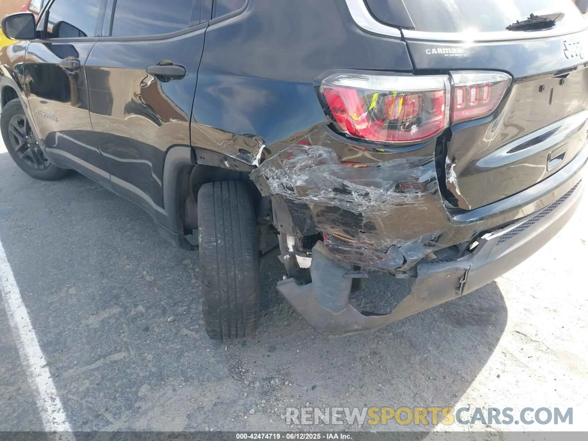 6 Photograph of a damaged car 3C4NJCAB8KT652360 JEEP COMPASS 2019
