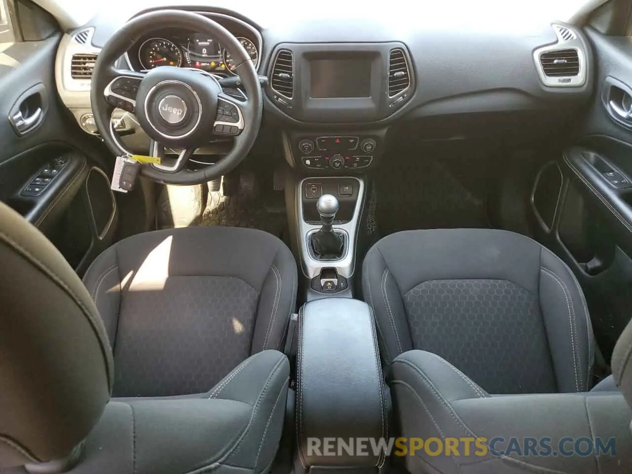 8 Photograph of a damaged car 3C4NJCAB9KT636992 JEEP COMPASS 2019