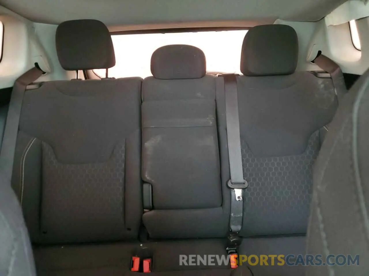 10 Photograph of a damaged car 3C4NJCABXKT622258 JEEP COMPASS 2019