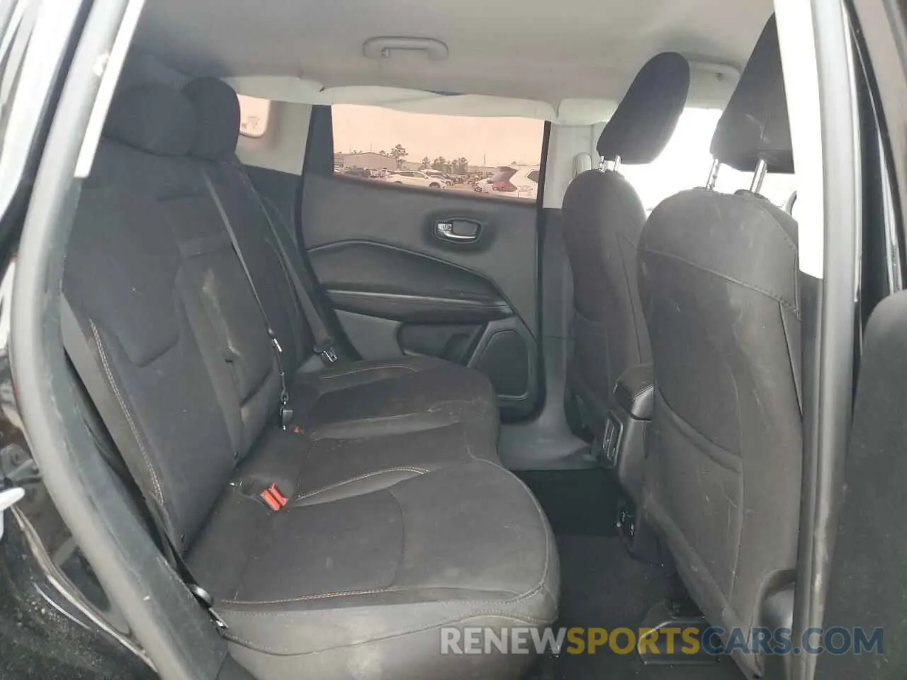 12 Photograph of a damaged car 3C4NJCABXKT622258 JEEP COMPASS 2019