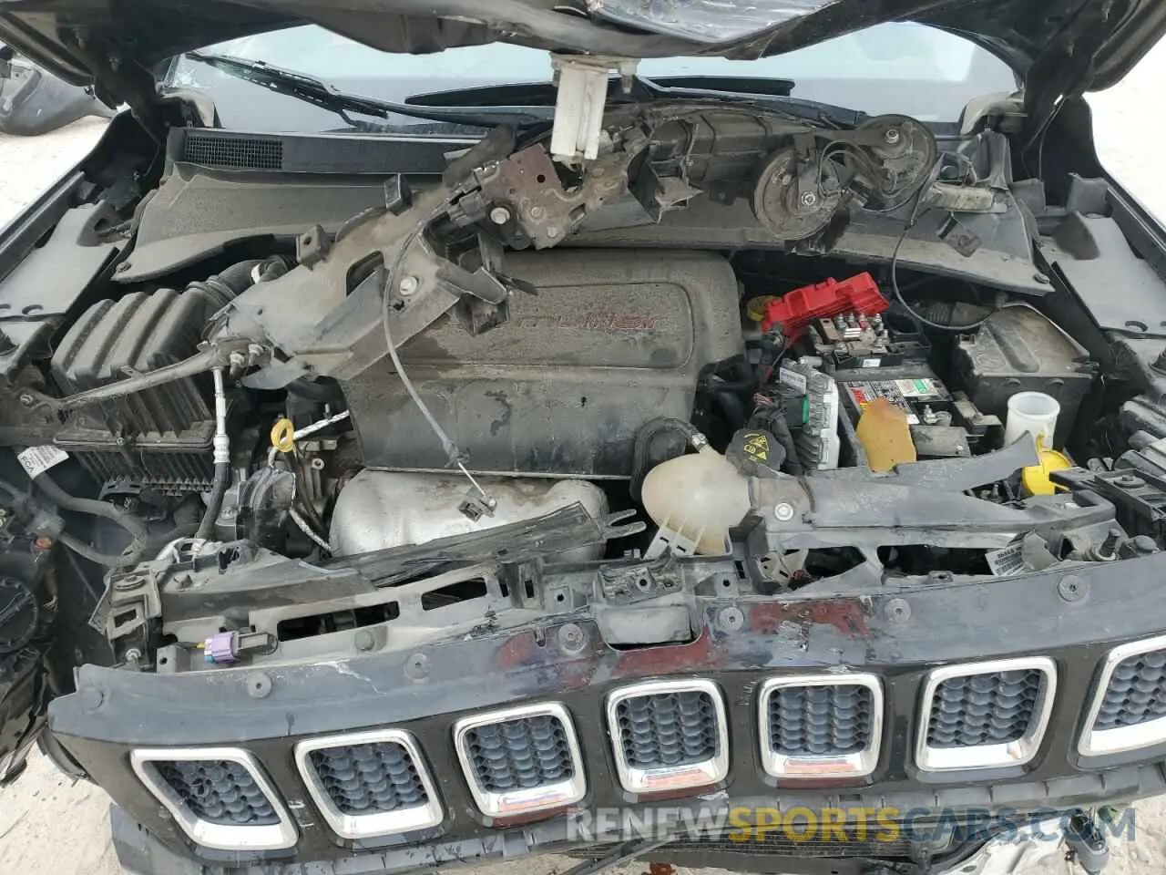 14 Photograph of a damaged car 3C4NJCABXKT622258 JEEP COMPASS 2019