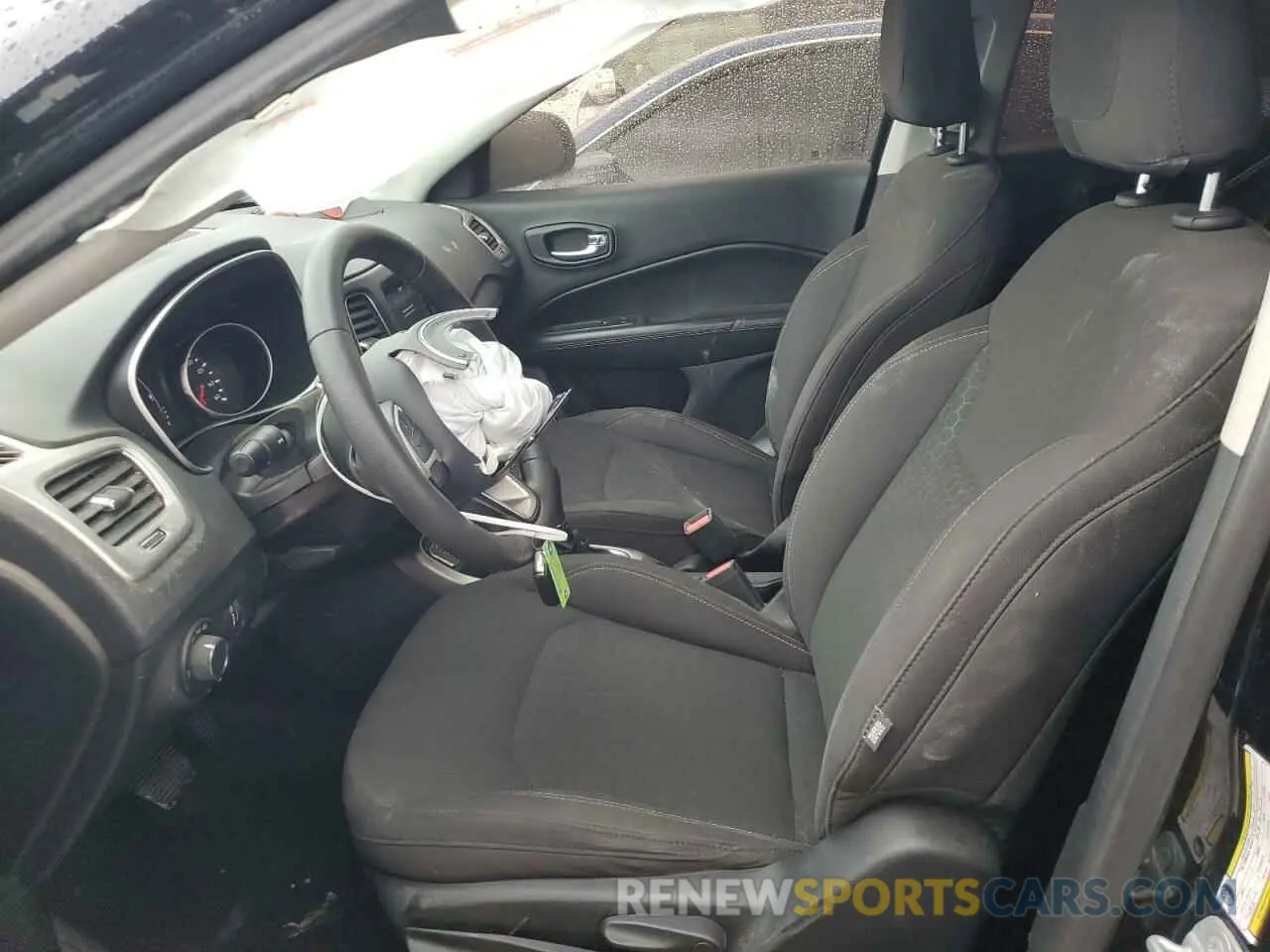 7 Photograph of a damaged car 3C4NJCABXKT622258 JEEP COMPASS 2019