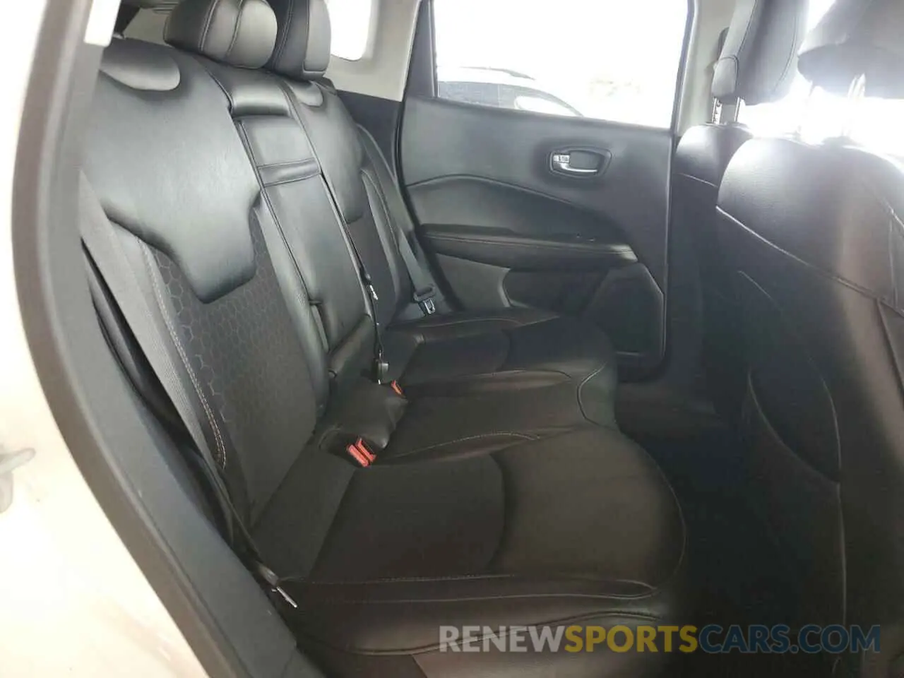 11 Photograph of a damaged car 3C4NJCBB0KT637477 JEEP COMPASS 2019