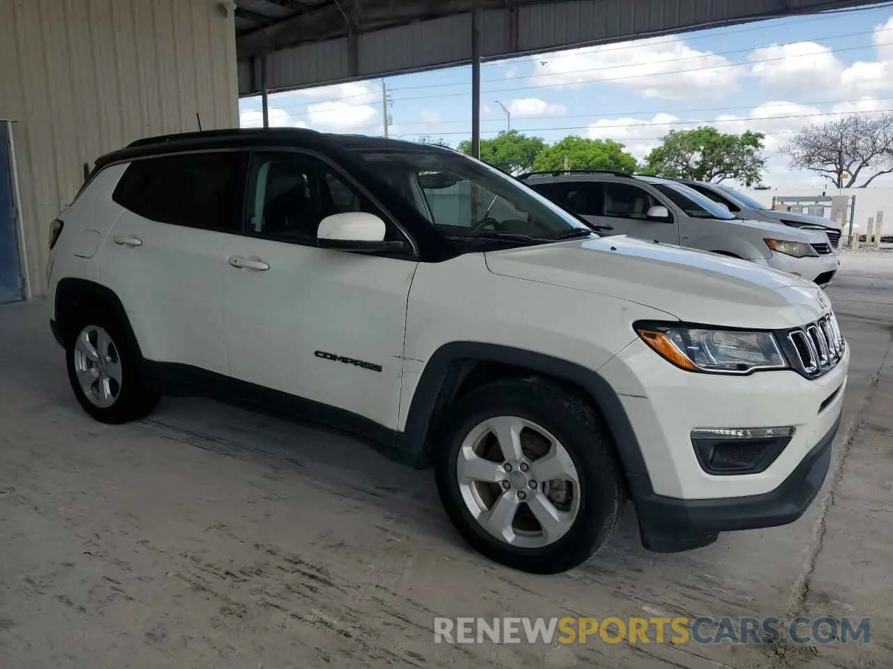 4 Photograph of a damaged car 3C4NJCBB0KT637477 JEEP COMPASS 2019