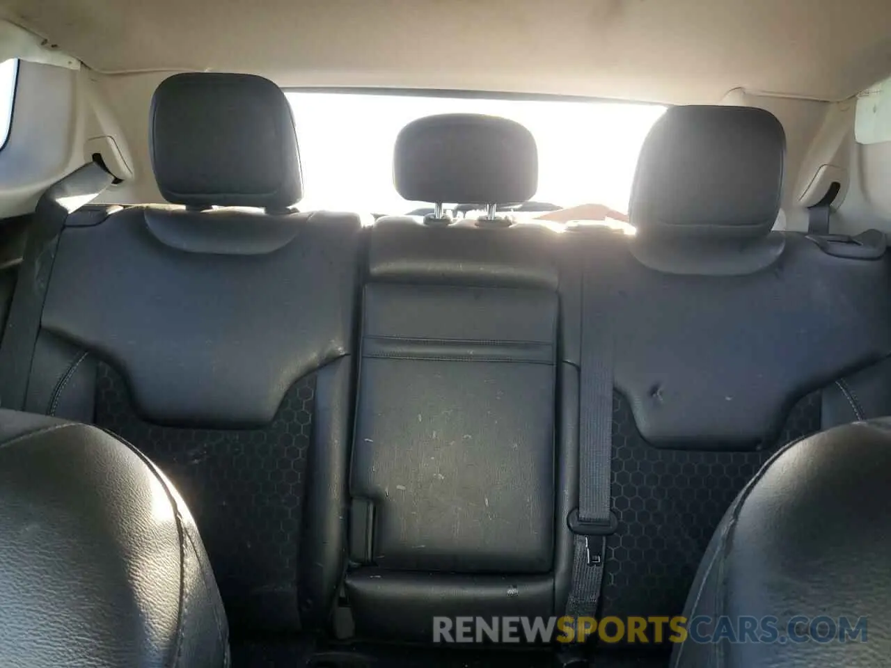 10 Photograph of a damaged car 3C4NJCBB0KT652173 JEEP COMPASS 2019