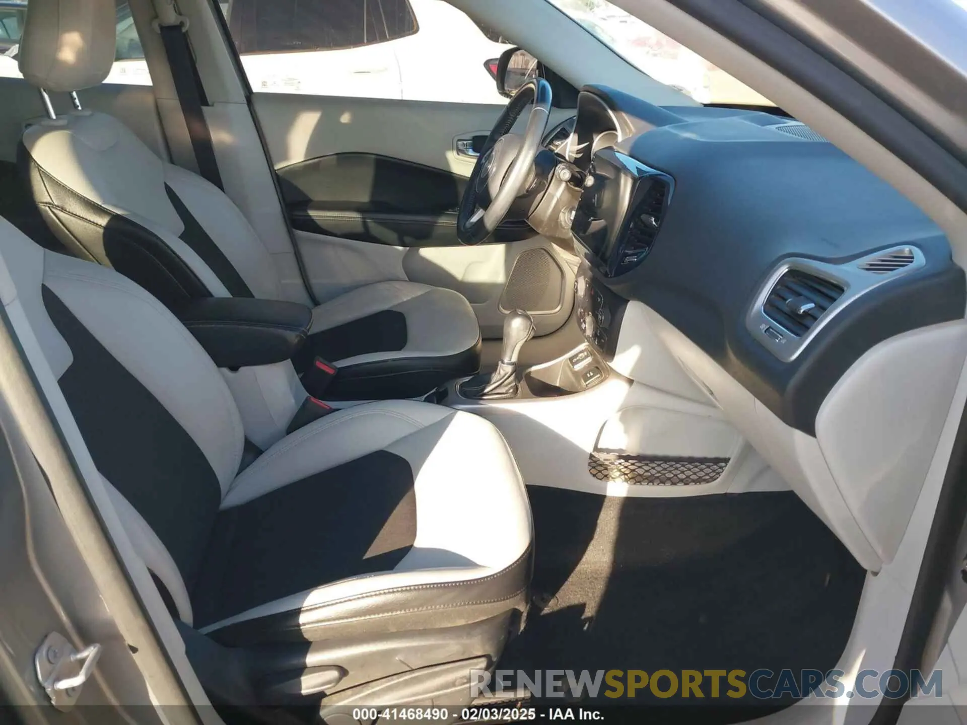 5 Photograph of a damaged car 3C4NJCBB0KT743606 JEEP COMPASS 2019