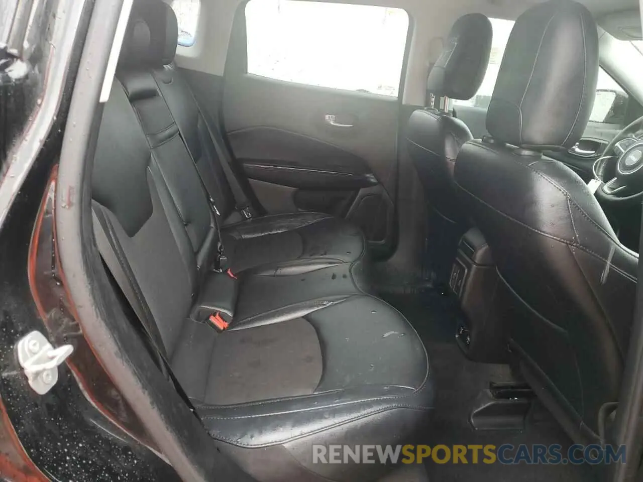 10 Photograph of a damaged car 3C4NJCBB0KT756100 JEEP COMPASS 2019