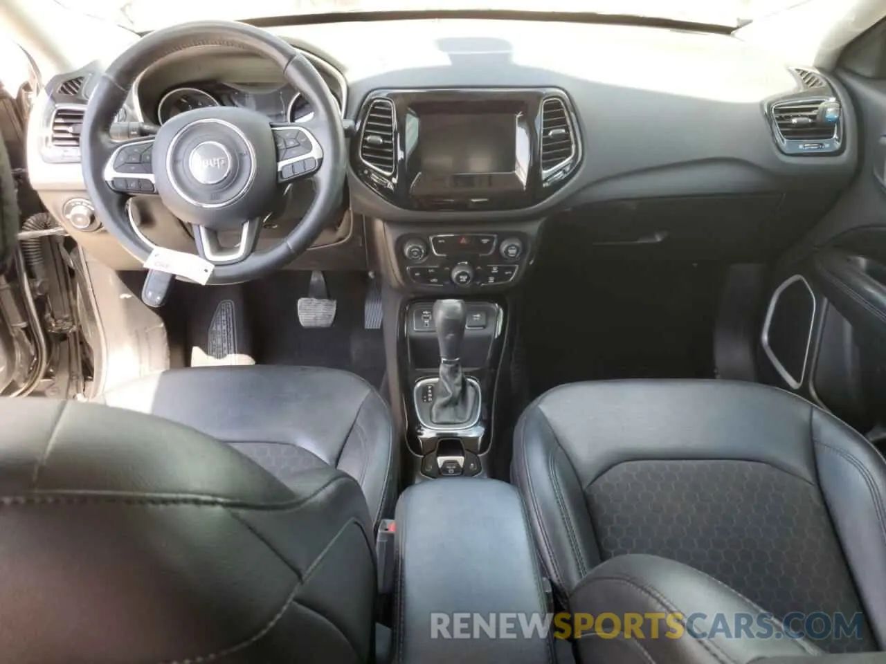 8 Photograph of a damaged car 3C4NJCBB0KT789128 JEEP COMPASS 2019