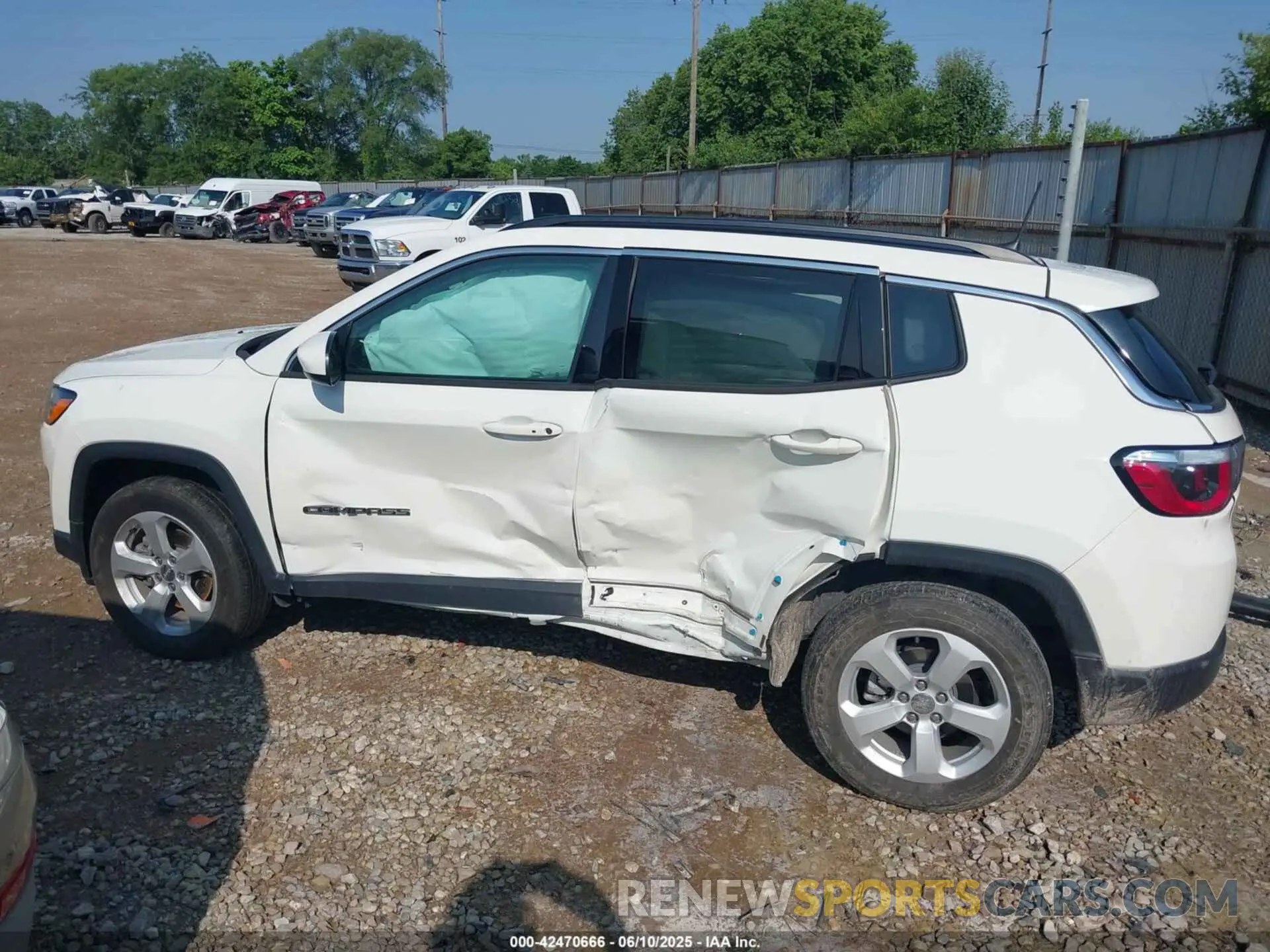 14 Photograph of a damaged car 3C4NJCBB1KT614838 JEEP COMPASS 2019