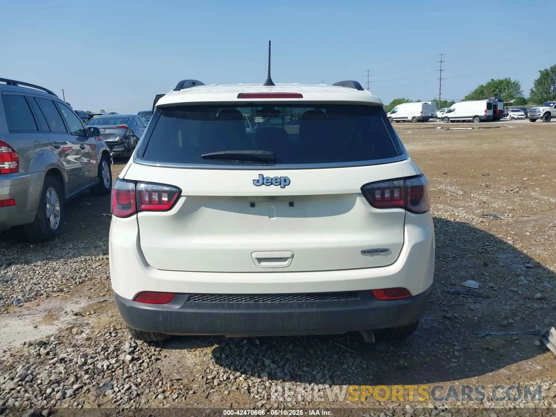 16 Photograph of a damaged car 3C4NJCBB1KT614838 JEEP COMPASS 2019