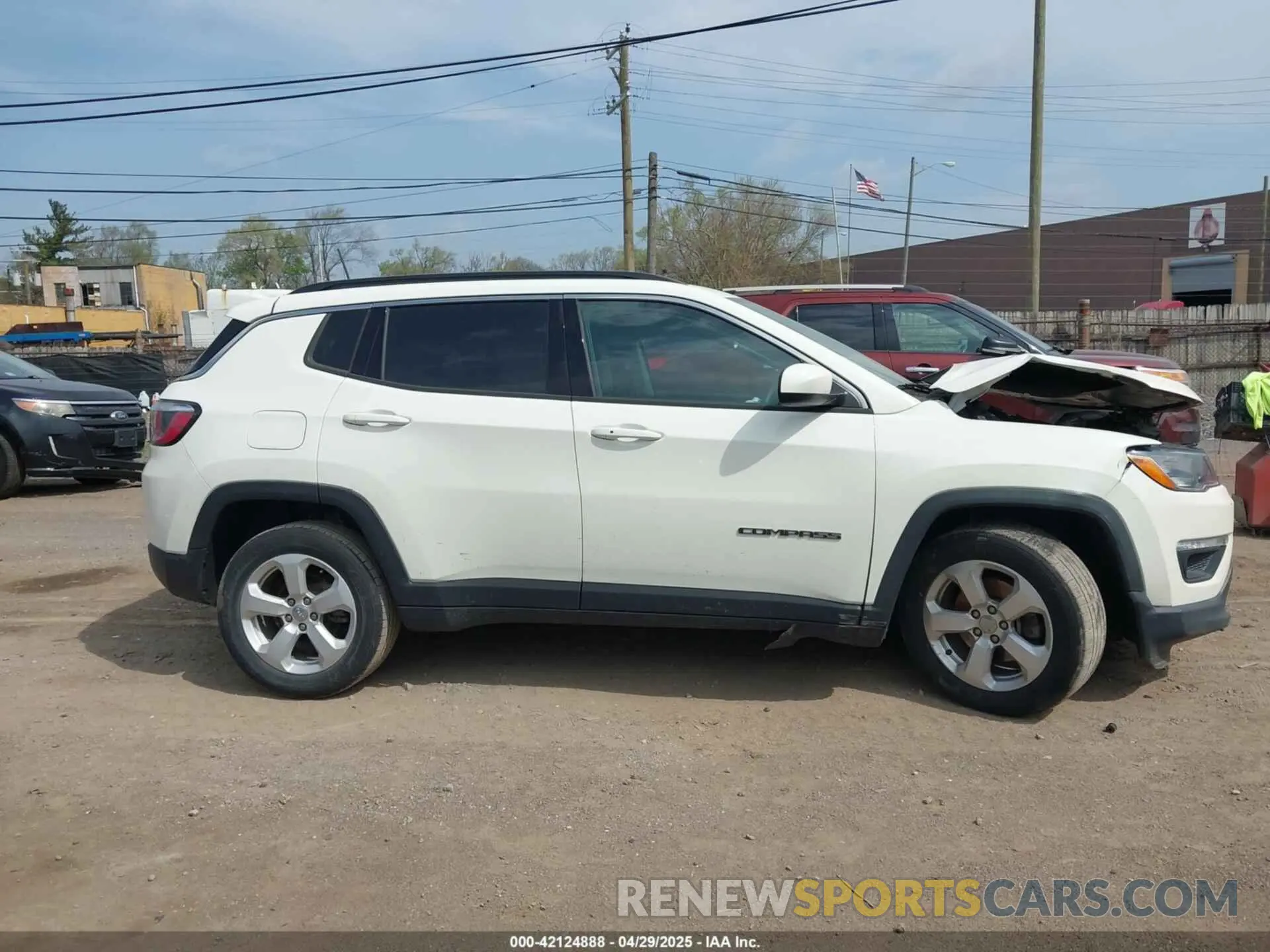 13 Photograph of a damaged car 3C4NJCBB1KT646706 JEEP COMPASS 2019