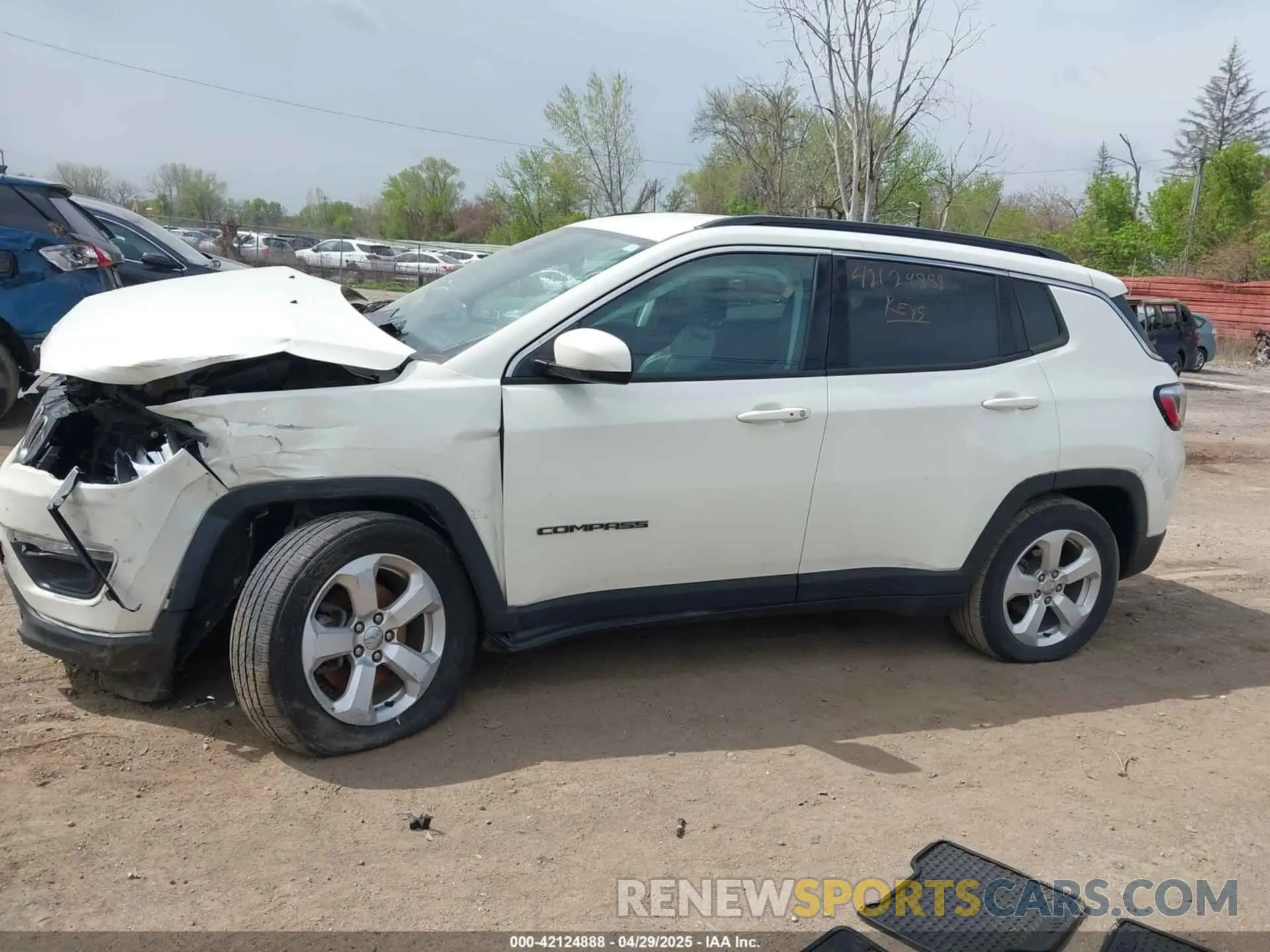 14 Photograph of a damaged car 3C4NJCBB1KT646706 JEEP COMPASS 2019