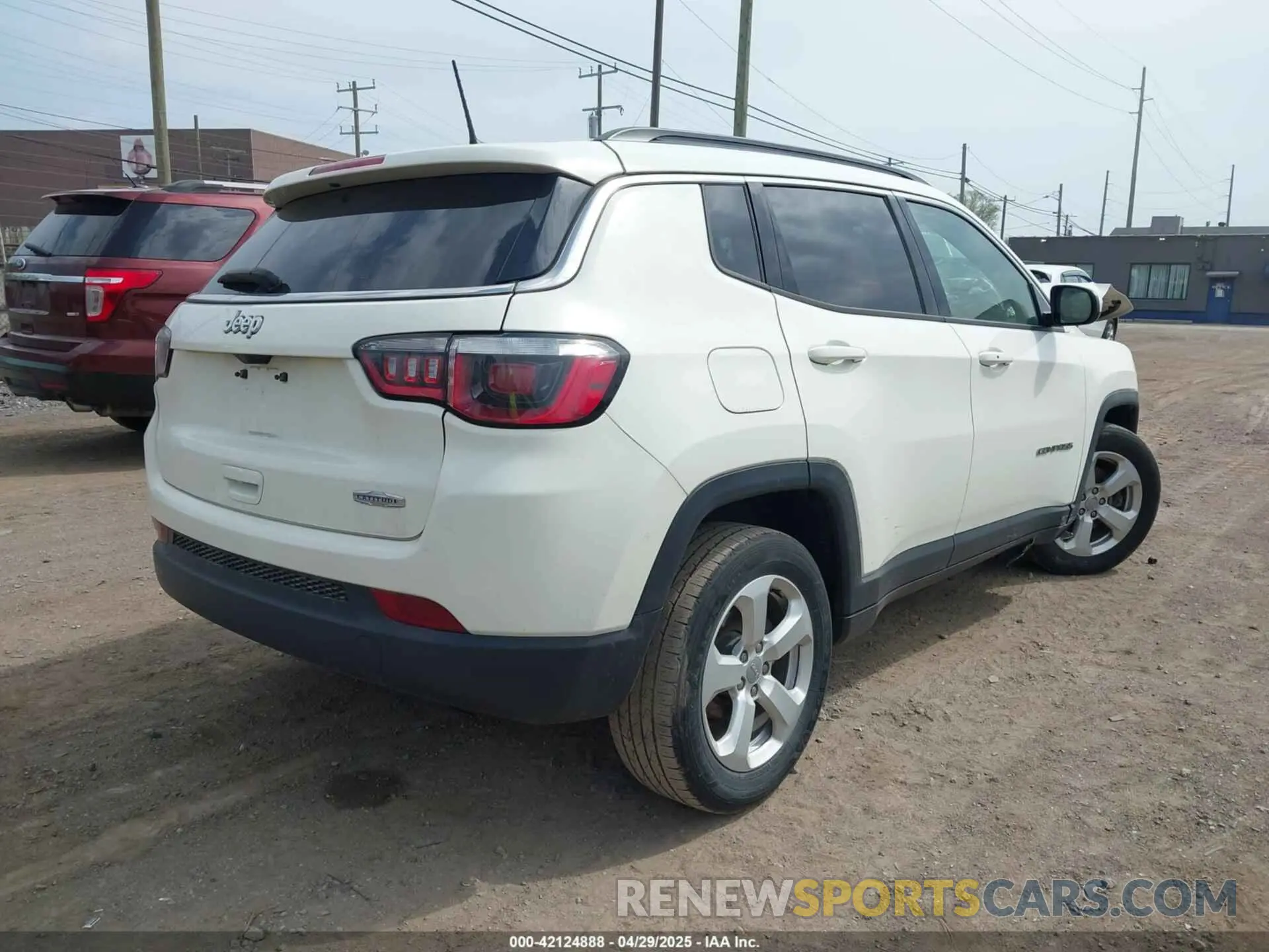 4 Photograph of a damaged car 3C4NJCBB1KT646706 JEEP COMPASS 2019