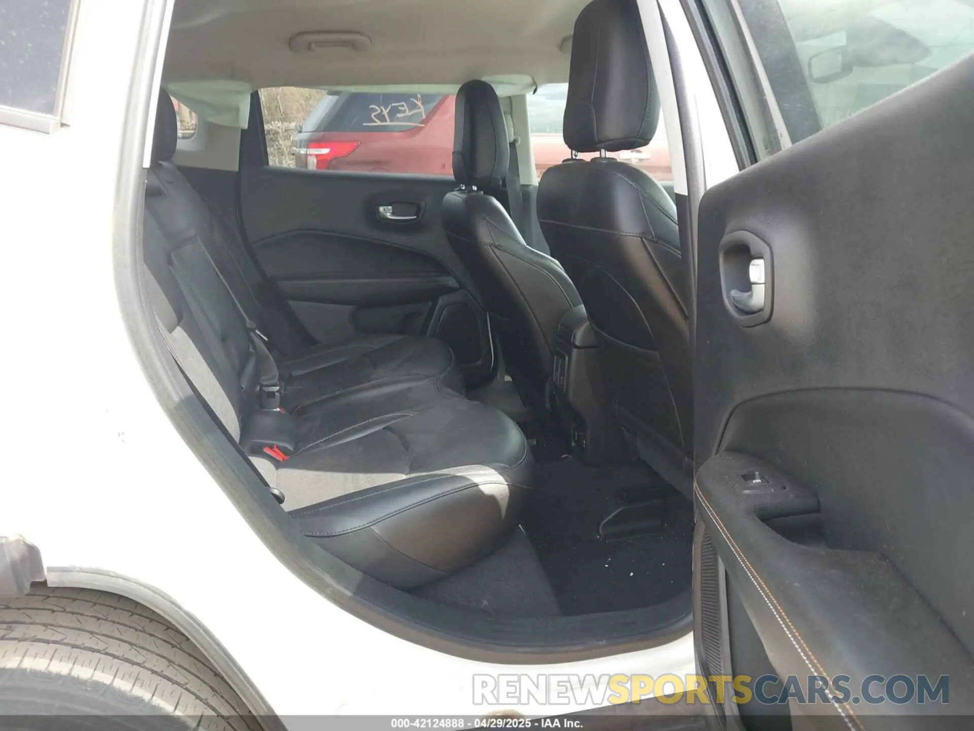 8 Photograph of a damaged car 3C4NJCBB1KT646706 JEEP COMPASS 2019