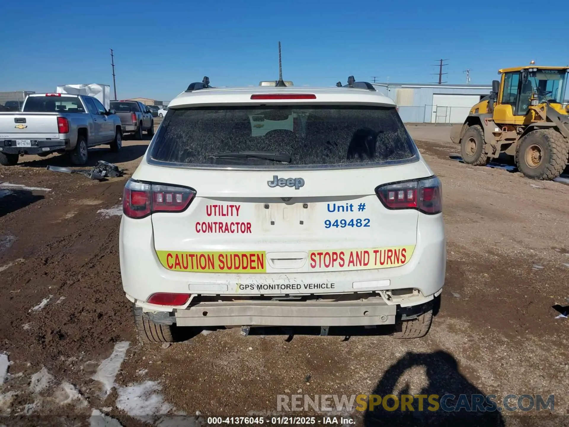 17 Photograph of a damaged car 3C4NJCBB1KT654692 JEEP COMPASS 2019