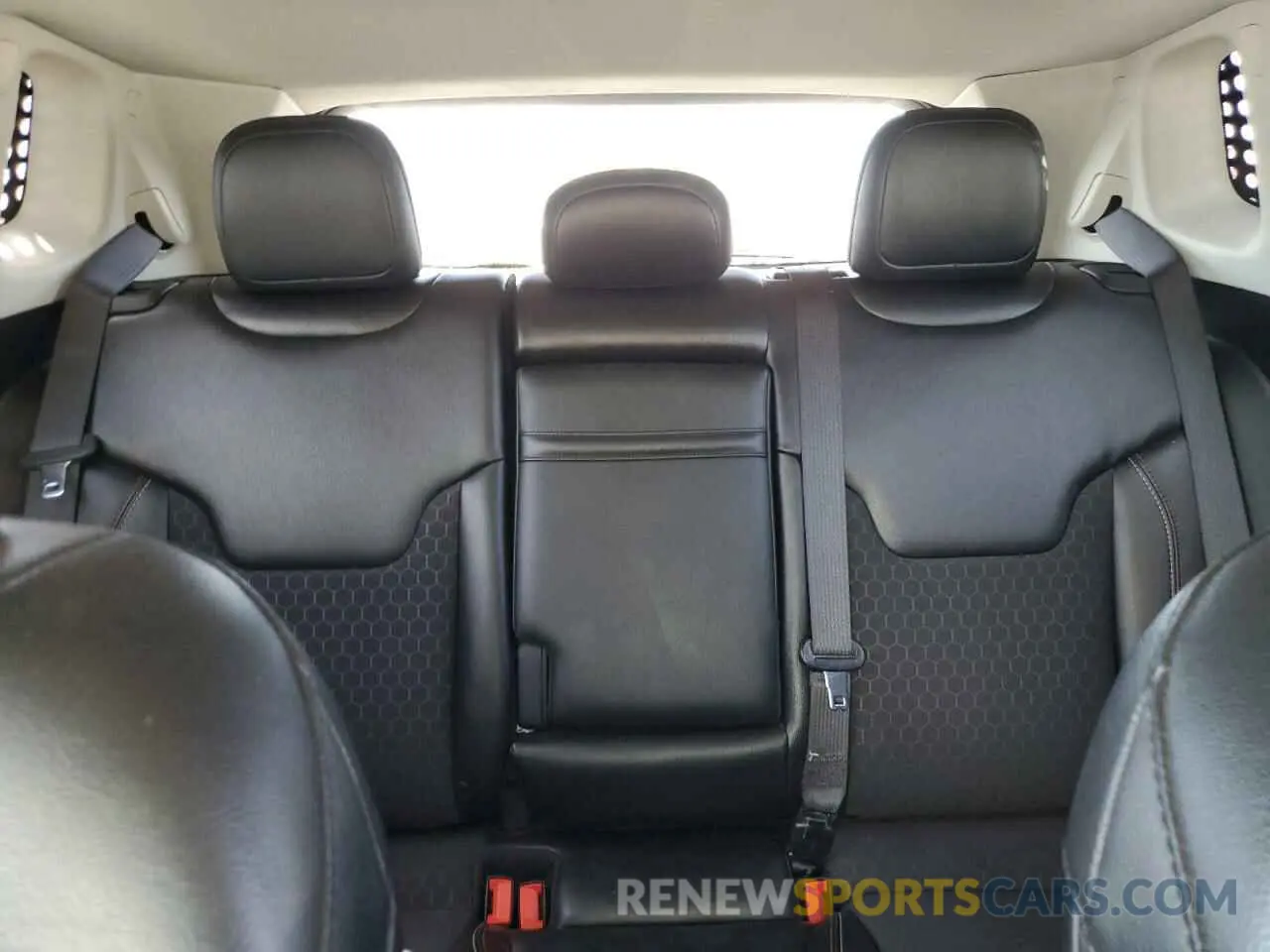 10 Photograph of a damaged car 3C4NJCBB1KT743968 JEEP COMPASS 2019