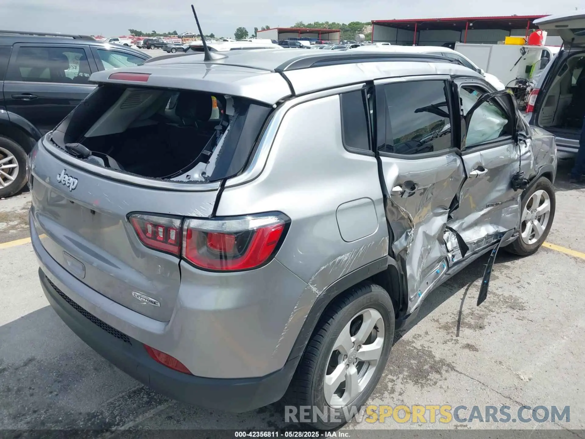 13 Photograph of a damaged car 3C4NJCBB1KT782429 JEEP COMPASS 2019