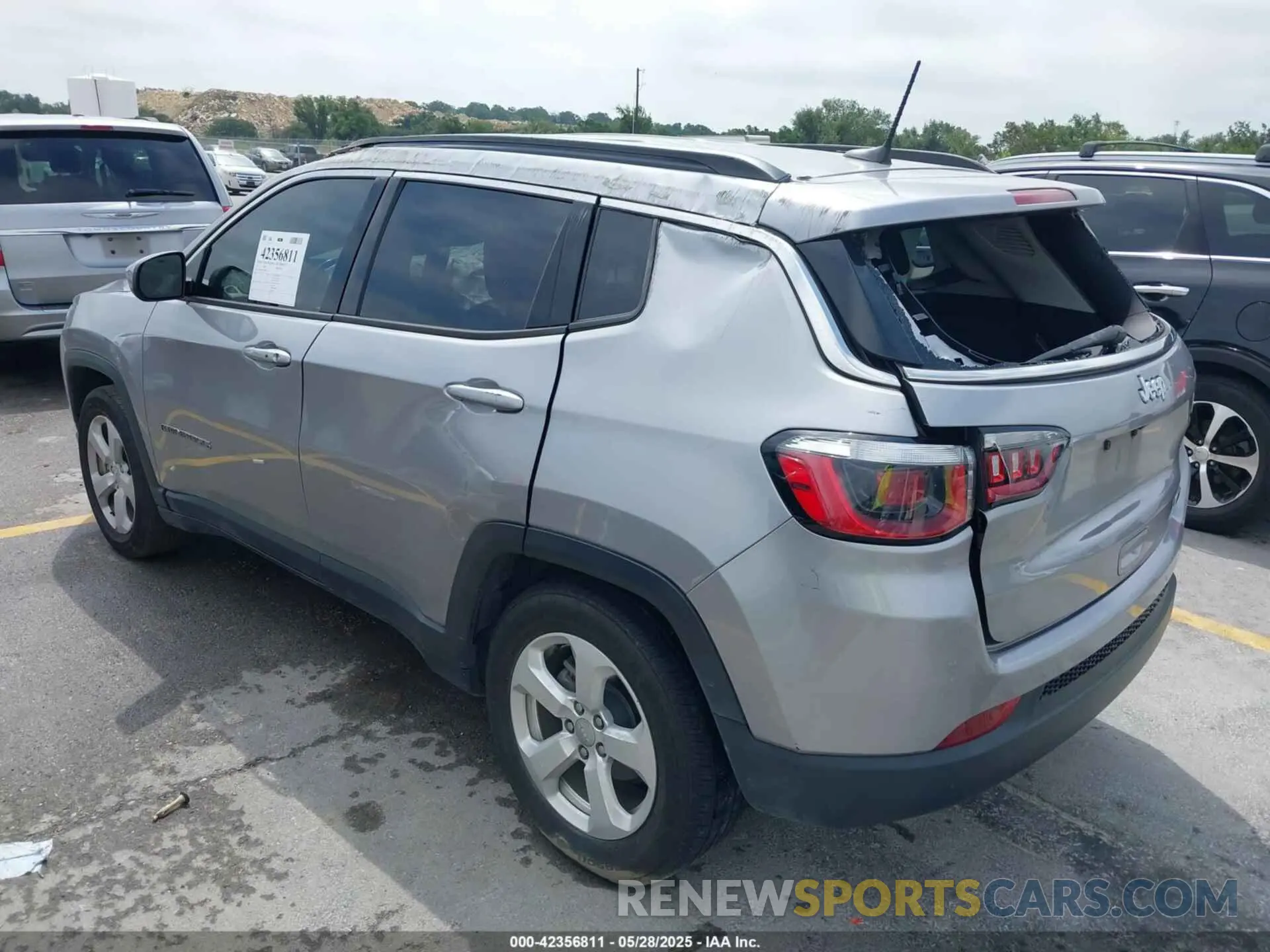 3 Photograph of a damaged car 3C4NJCBB1KT782429 JEEP COMPASS 2019