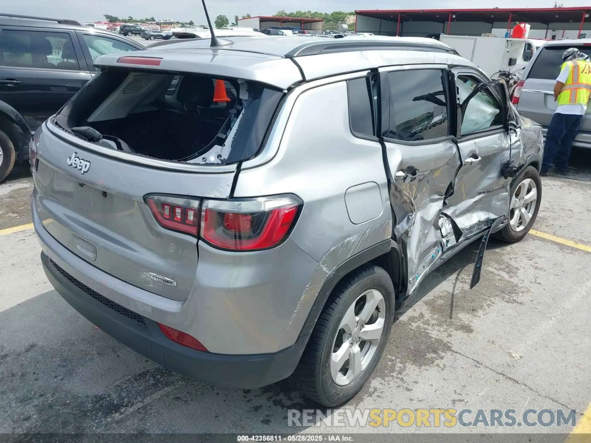 4 Photograph of a damaged car 3C4NJCBB1KT782429 JEEP COMPASS 2019