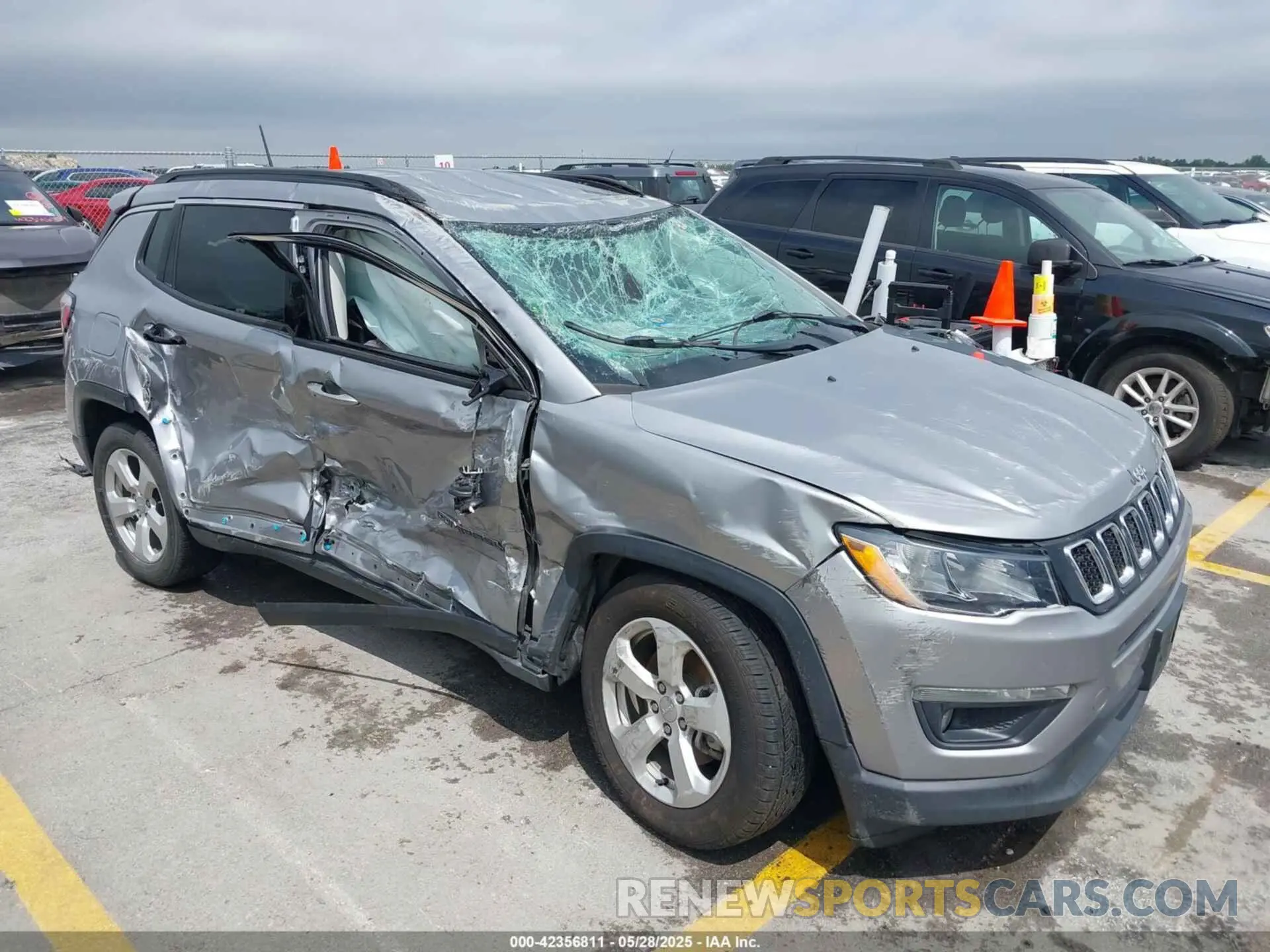 6 Photograph of a damaged car 3C4NJCBB1KT782429 JEEP COMPASS 2019