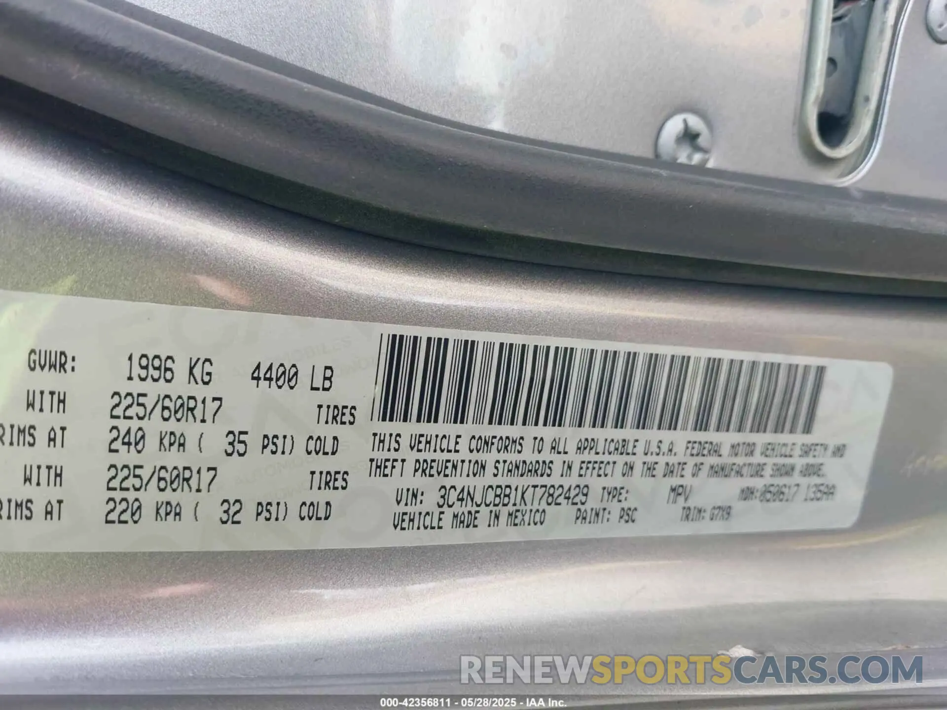 9 Photograph of a damaged car 3C4NJCBB1KT782429 JEEP COMPASS 2019