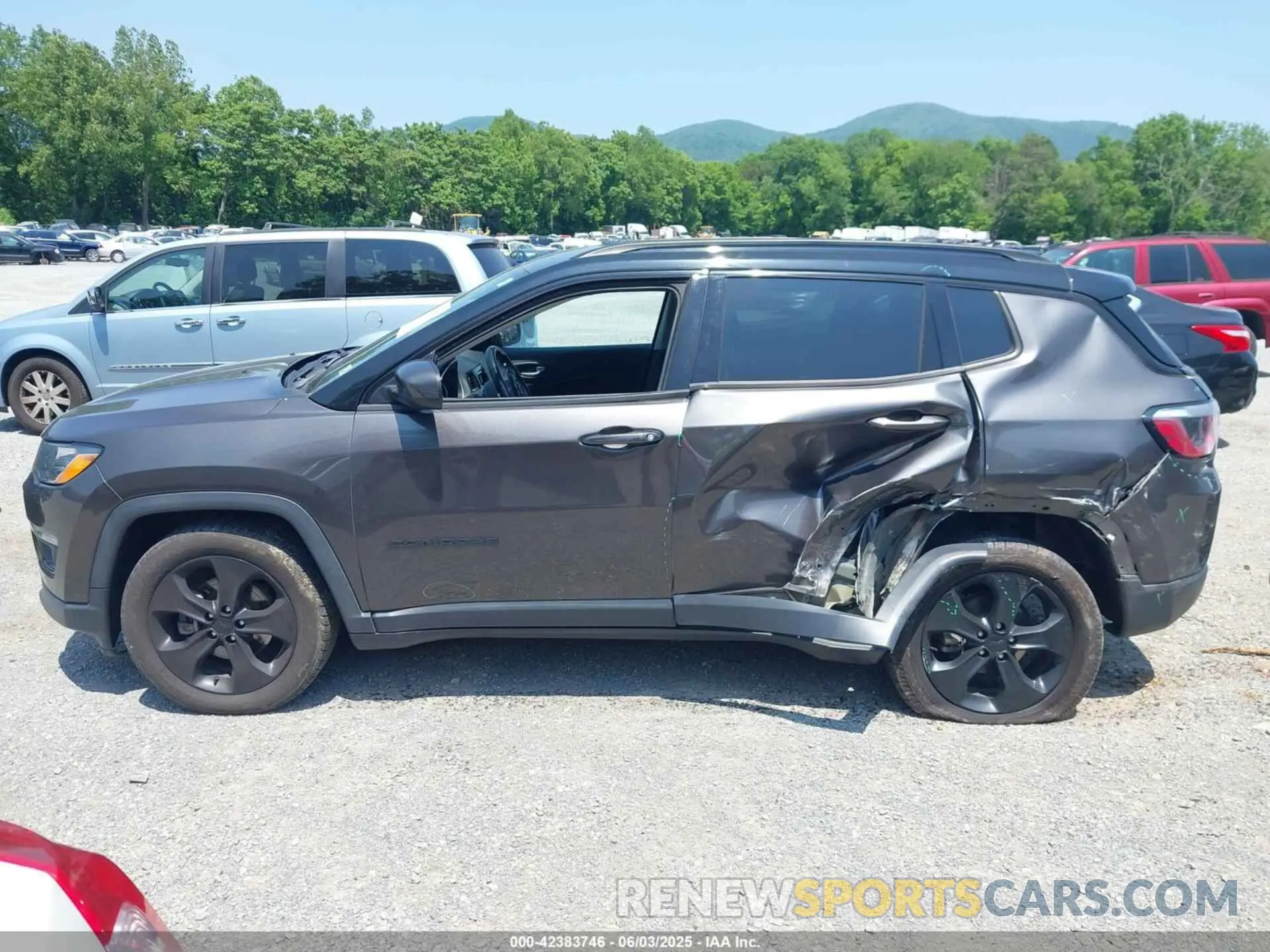 14 Photograph of a damaged car 3C4NJCBB1KT844217 JEEP COMPASS 2019