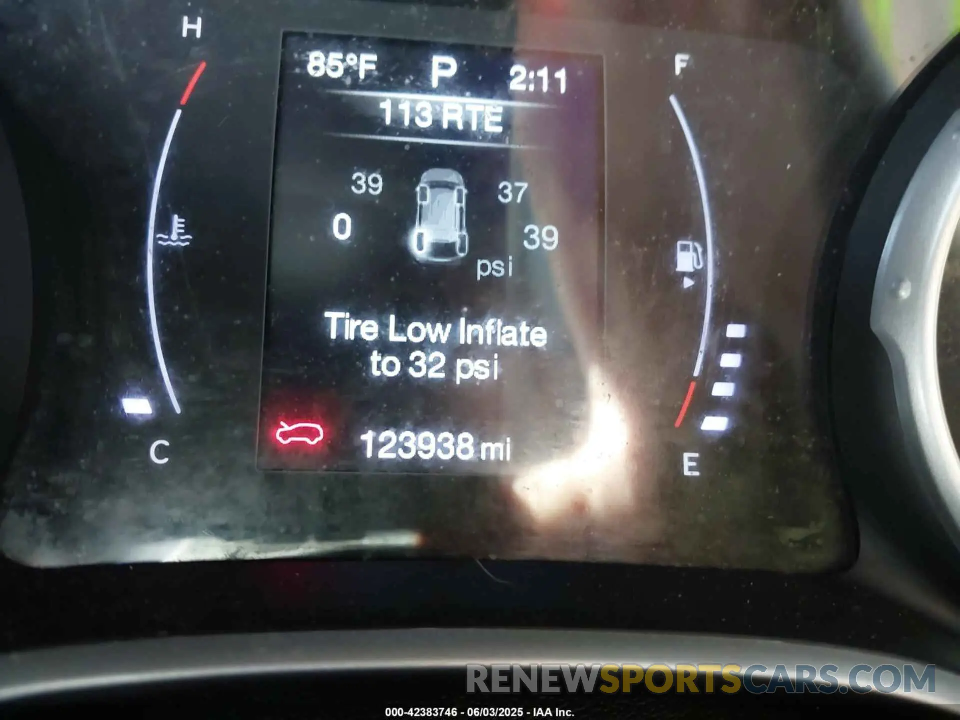 15 Photograph of a damaged car 3C4NJCBB1KT844217 JEEP COMPASS 2019