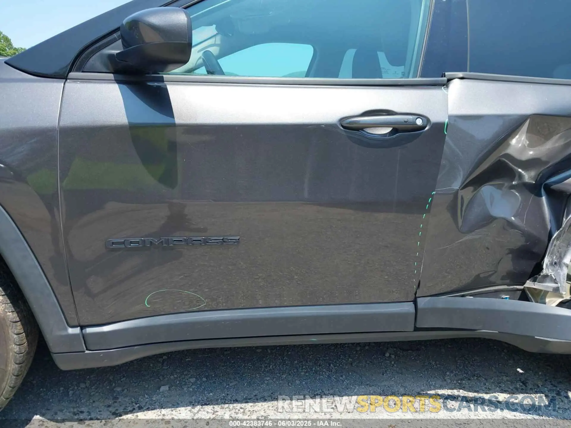 18 Photograph of a damaged car 3C4NJCBB1KT844217 JEEP COMPASS 2019