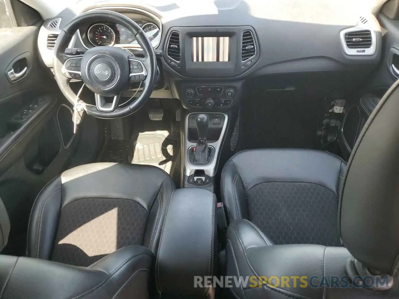 8 Photograph of a damaged car 3C4NJCBB2KT615352 JEEP COMPASS 2019