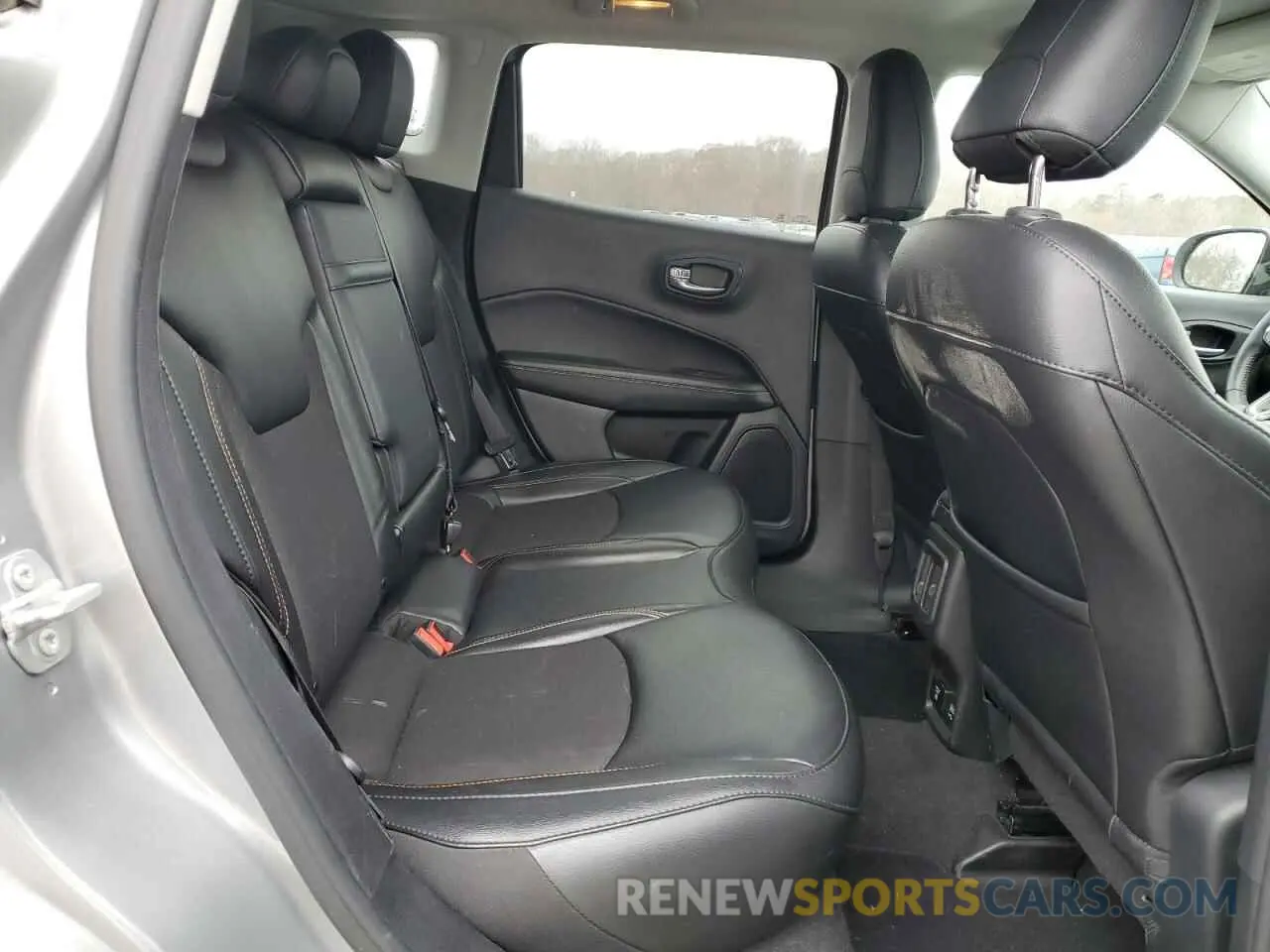 11 Photograph of a damaged car 3C4NJCBB2KT762948 JEEP COMPASS 2019