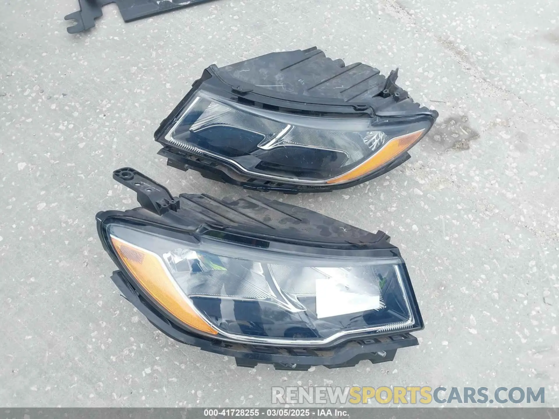 12 Photograph of a damaged car 3C4NJCBB2KT815146 JEEP COMPASS 2019