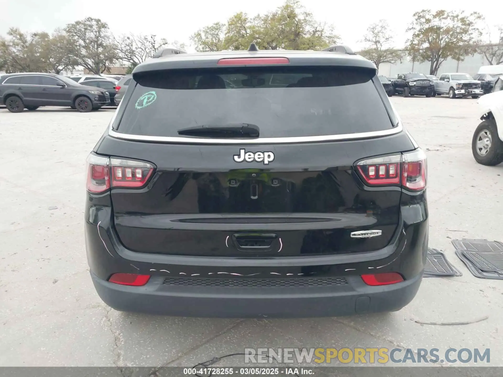 17 Photograph of a damaged car 3C4NJCBB2KT815146 JEEP COMPASS 2019