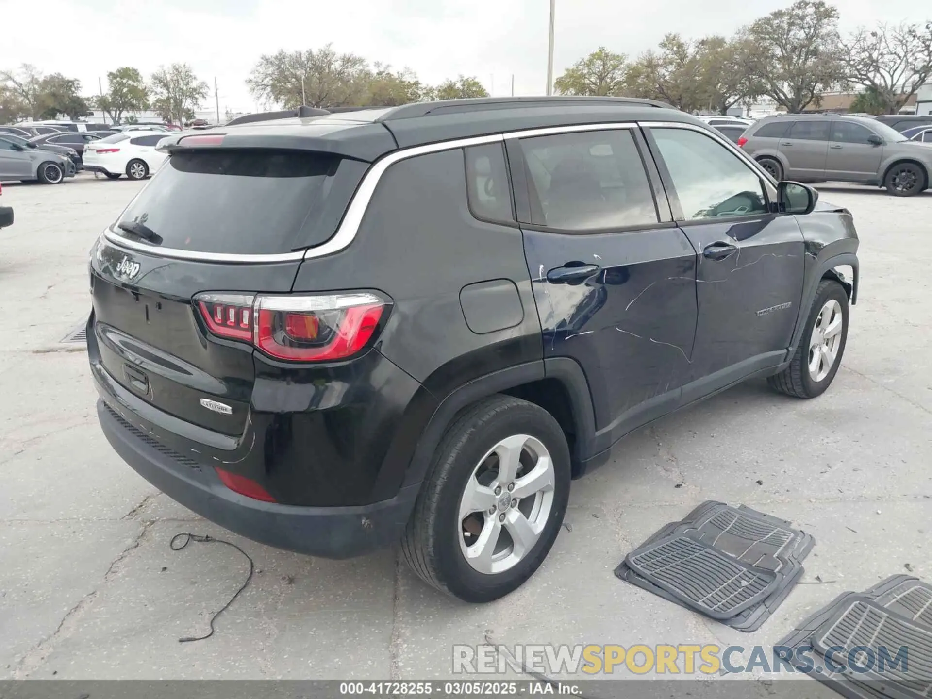 4 Photograph of a damaged car 3C4NJCBB2KT815146 JEEP COMPASS 2019