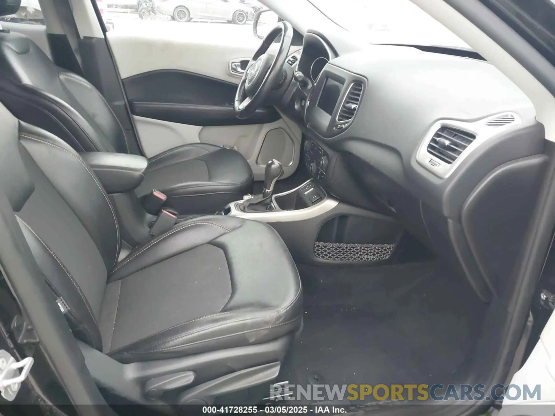 5 Photograph of a damaged car 3C4NJCBB2KT815146 JEEP COMPASS 2019