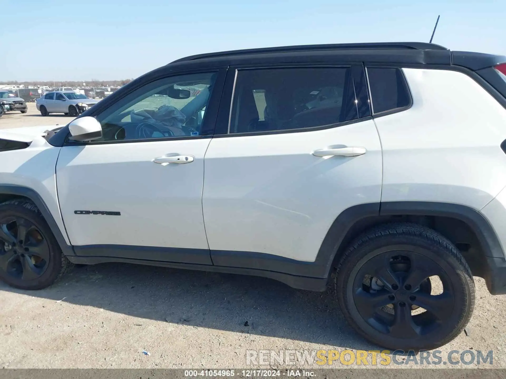 14 Photograph of a damaged car 3C4NJCBB2KT832402 JEEP COMPASS 2019