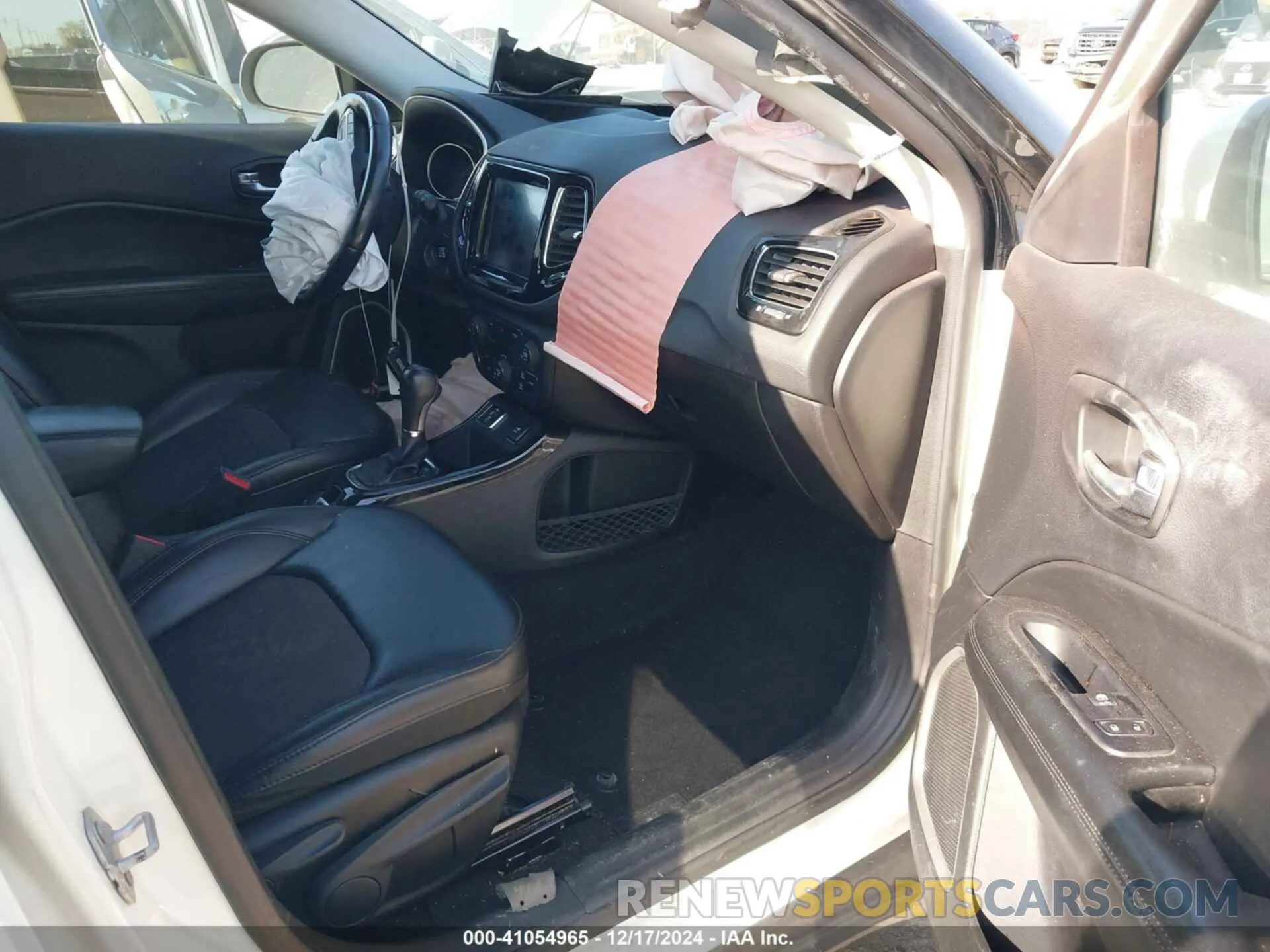 5 Photograph of a damaged car 3C4NJCBB2KT832402 JEEP COMPASS 2019