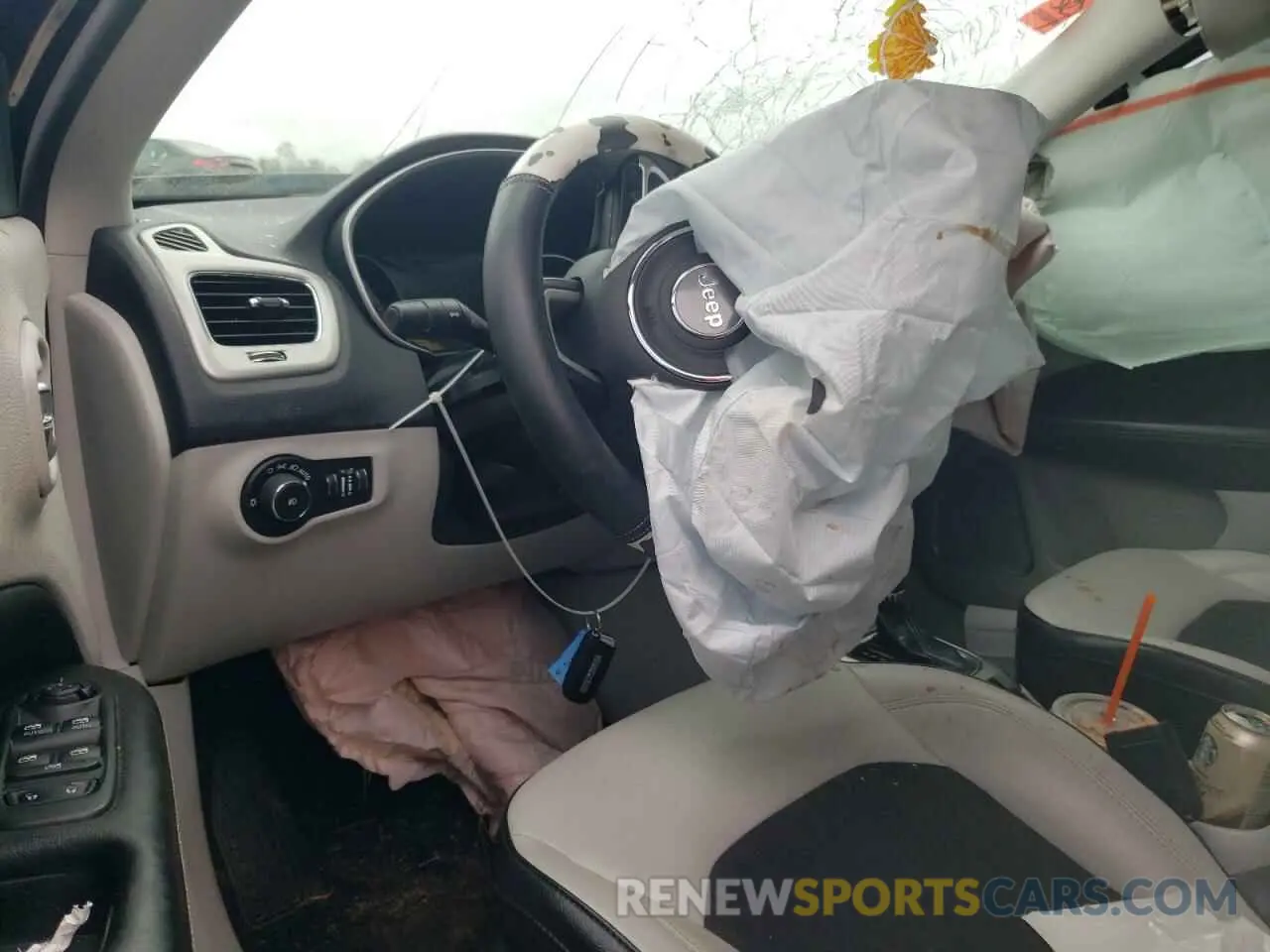 8 Photograph of a damaged car 3C4NJCBB2KT843741 JEEP COMPASS 2019