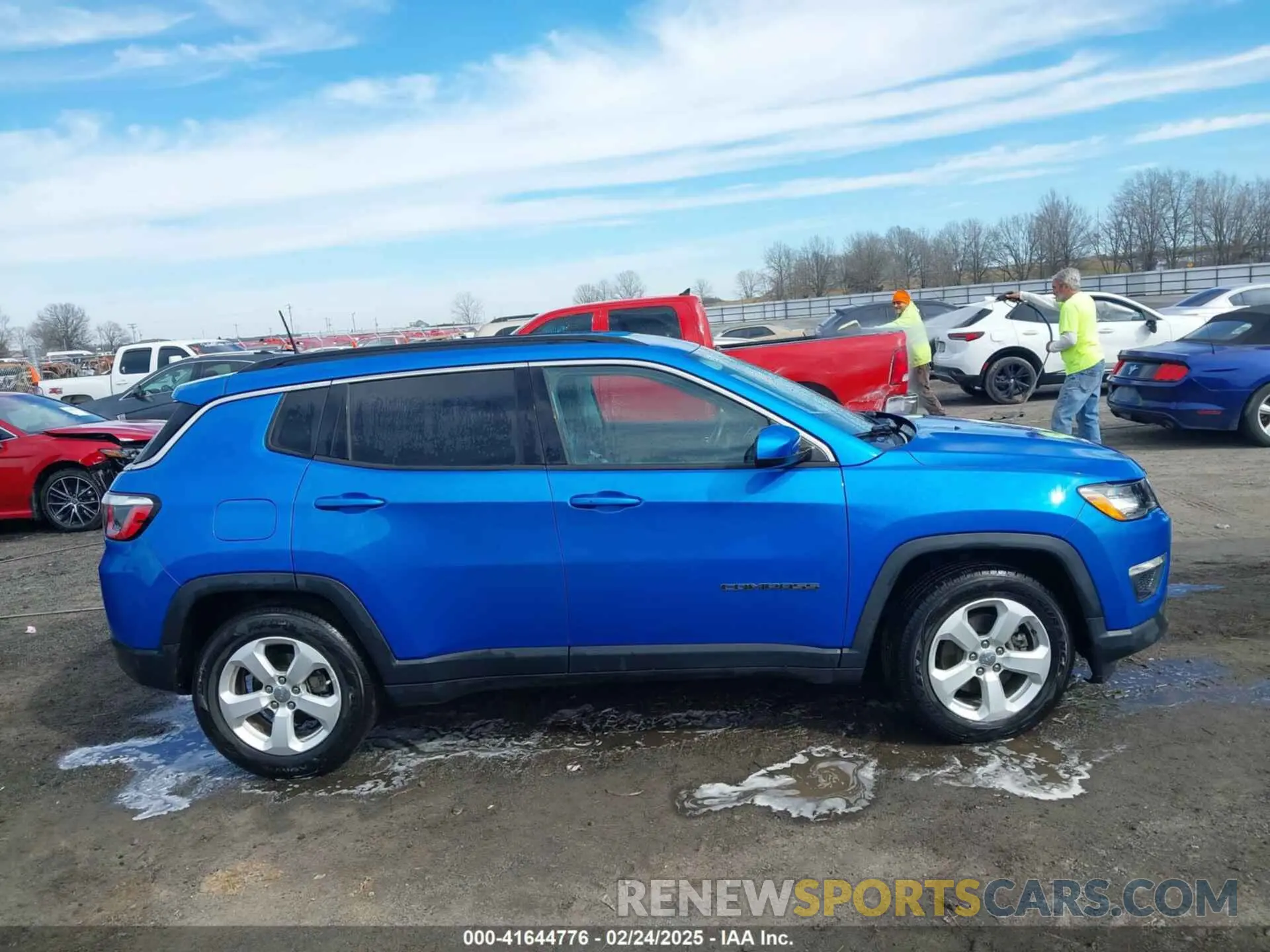 13 Photograph of a damaged car 3C4NJCBB3KT615845 JEEP COMPASS 2019
