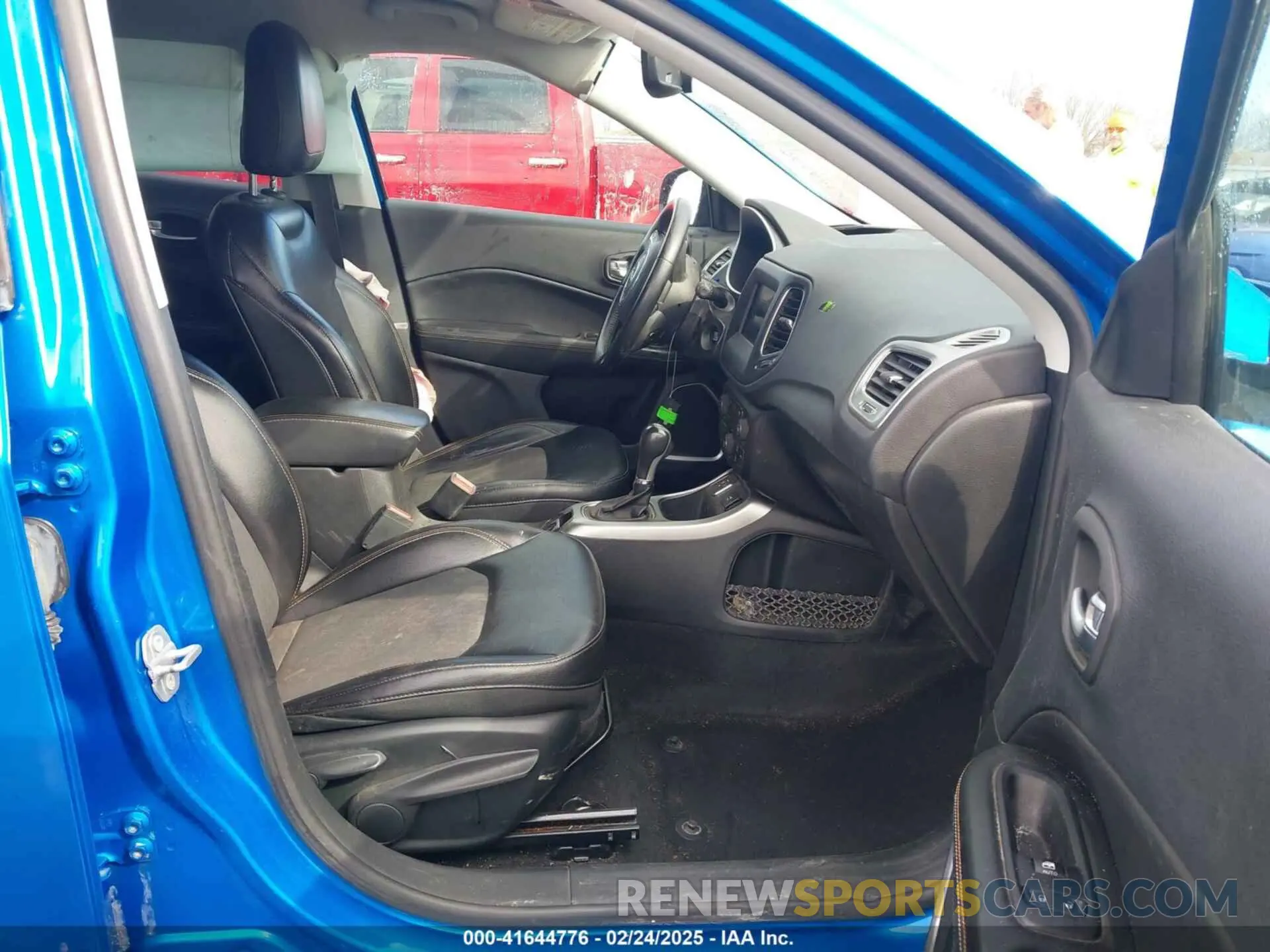 5 Photograph of a damaged car 3C4NJCBB3KT615845 JEEP COMPASS 2019