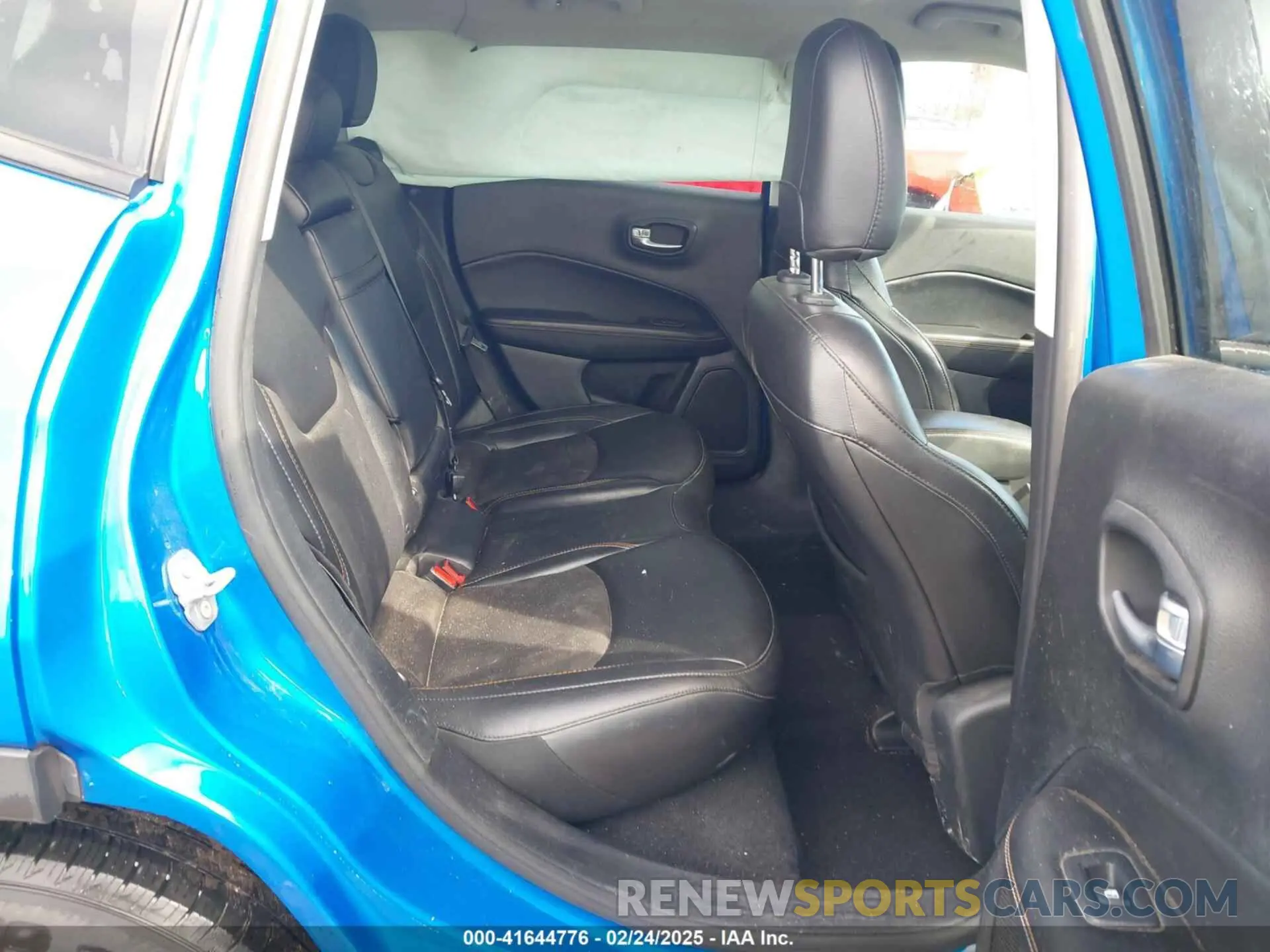 8 Photograph of a damaged car 3C4NJCBB3KT615845 JEEP COMPASS 2019