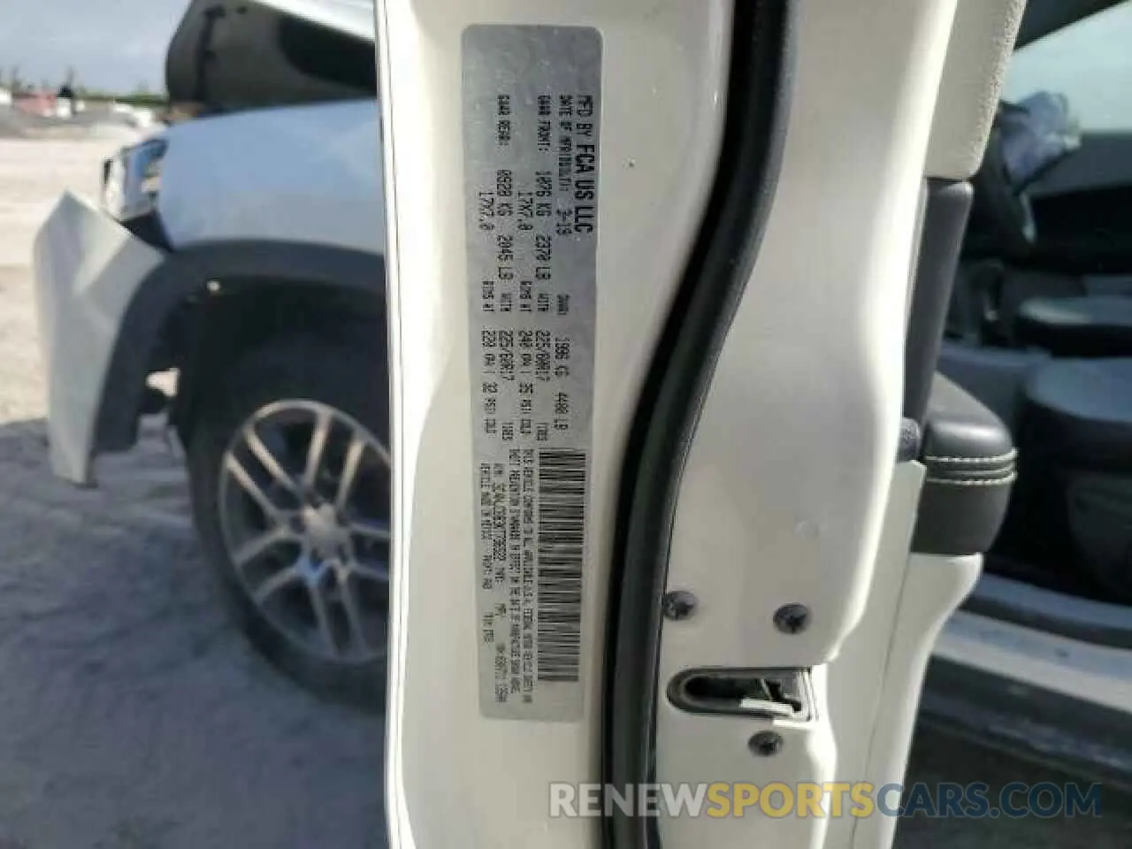 12 Photograph of a damaged car 3C4NJCBB3KT736522 JEEP COMPASS 2019