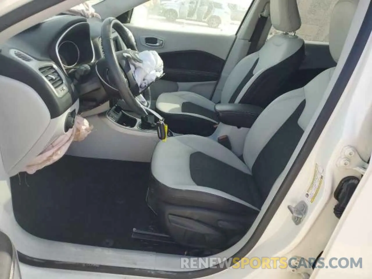 7 Photograph of a damaged car 3C4NJCBB3KT736522 JEEP COMPASS 2019