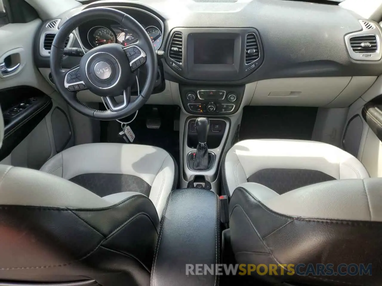 8 Photograph of a damaged car 3C4NJCBB3KT736861 JEEP COMPASS 2019