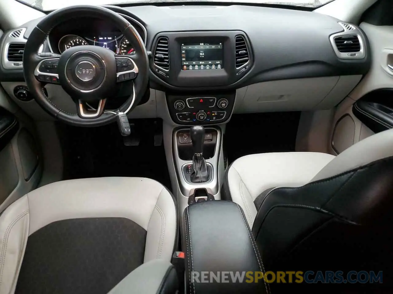 8 Photograph of a damaged car 3C4NJCBB3KT756088 JEEP COMPASS 2019