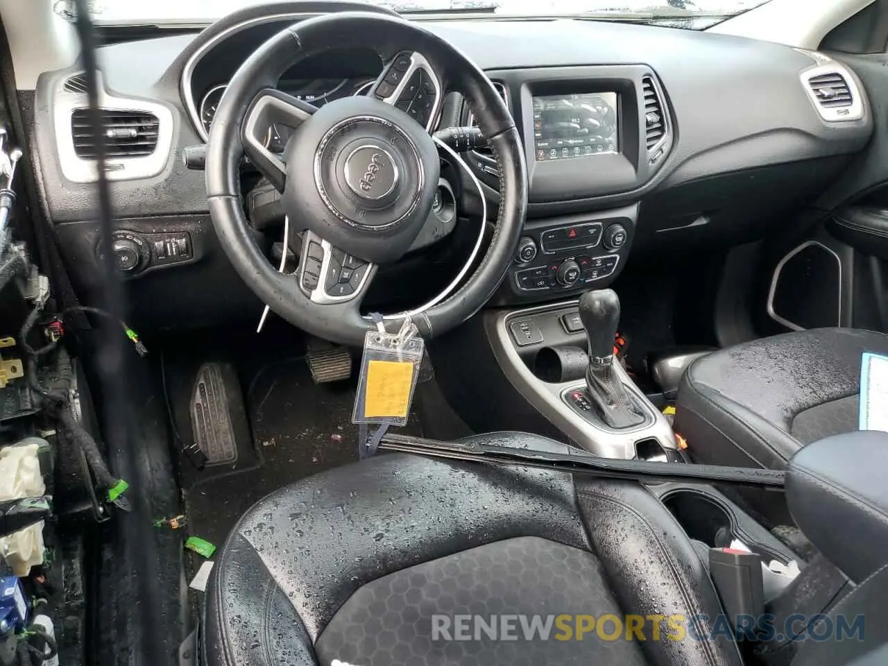 8 Photograph of a damaged car 3C4NJCBB3KT788913 JEEP COMPASS 2019