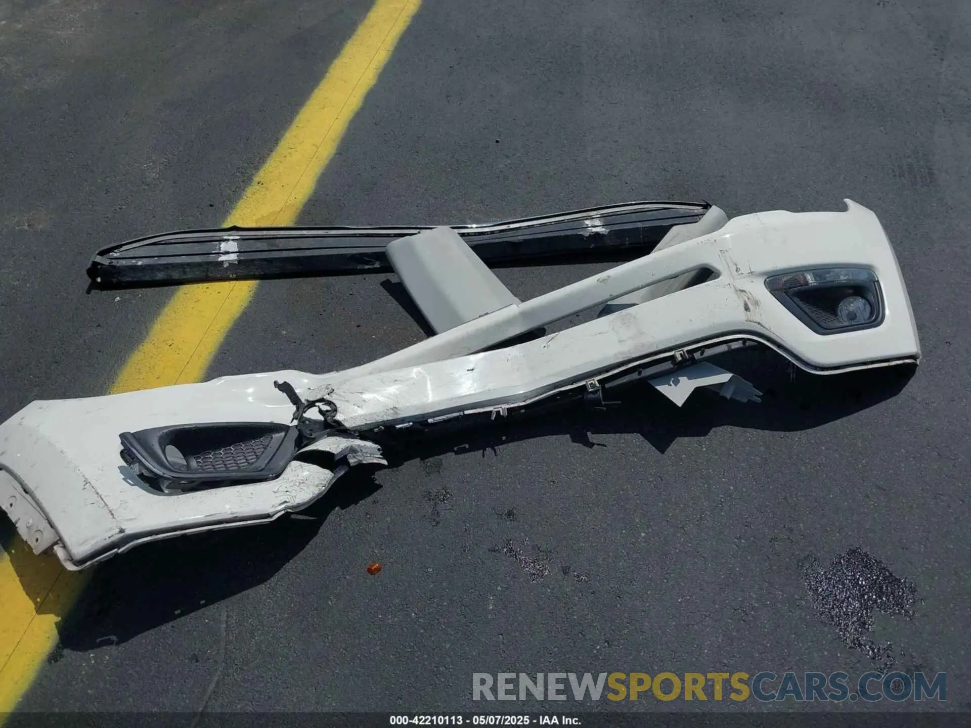 11 Photograph of a damaged car 3C4NJCBB3KT832196 JEEP COMPASS 2019