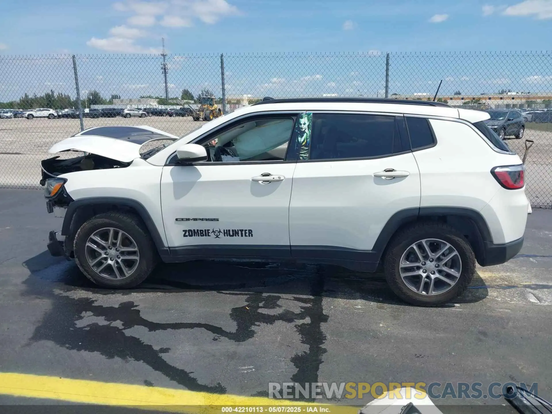 14 Photograph of a damaged car 3C4NJCBB3KT832196 JEEP COMPASS 2019