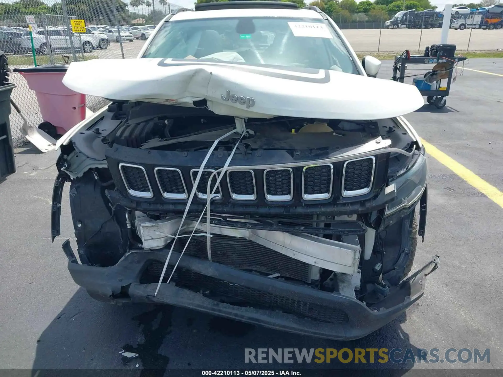 6 Photograph of a damaged car 3C4NJCBB3KT832196 JEEP COMPASS 2019