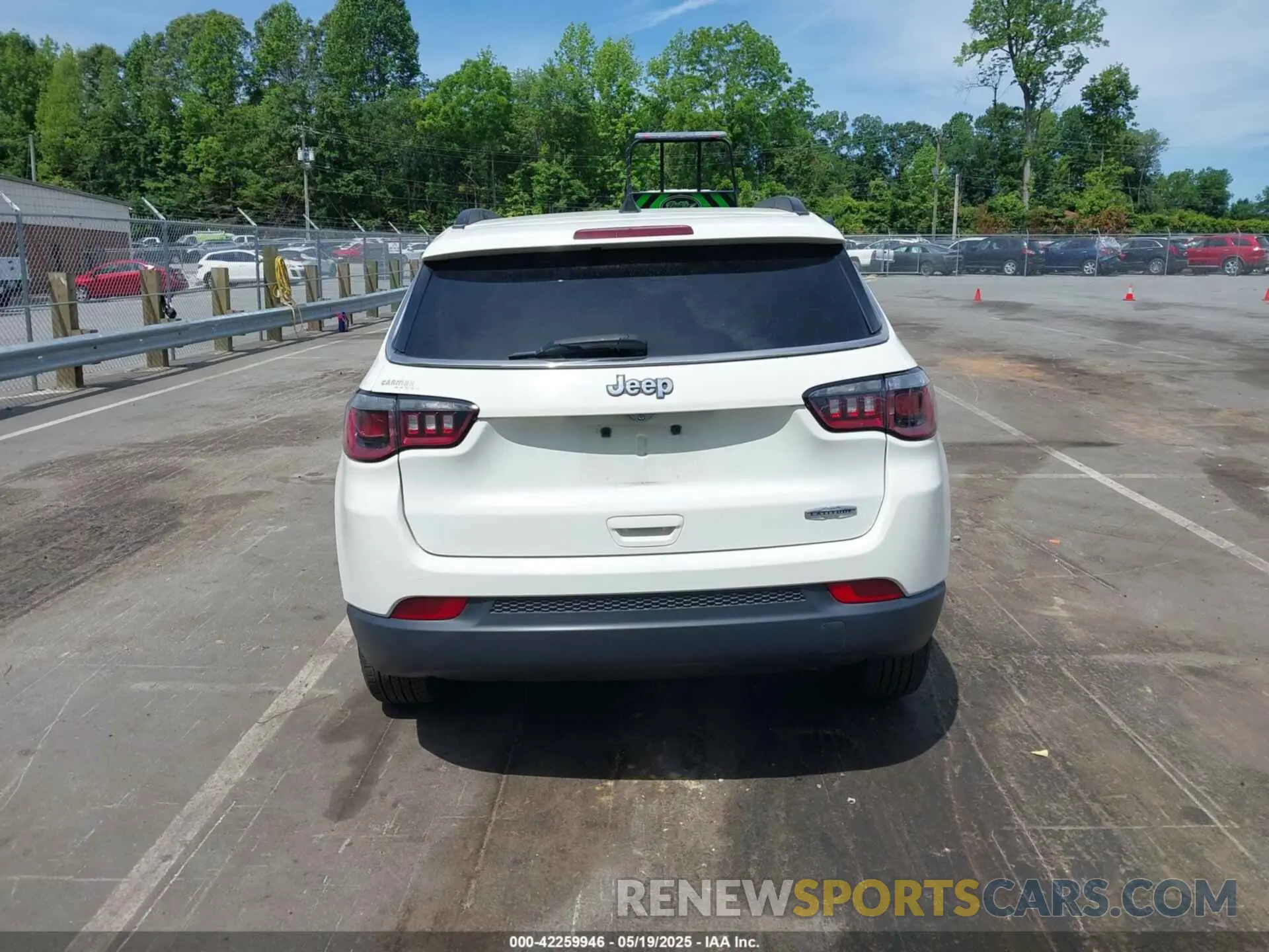 16 Photograph of a damaged car 3C4NJCBB3KT832263 JEEP COMPASS 2019